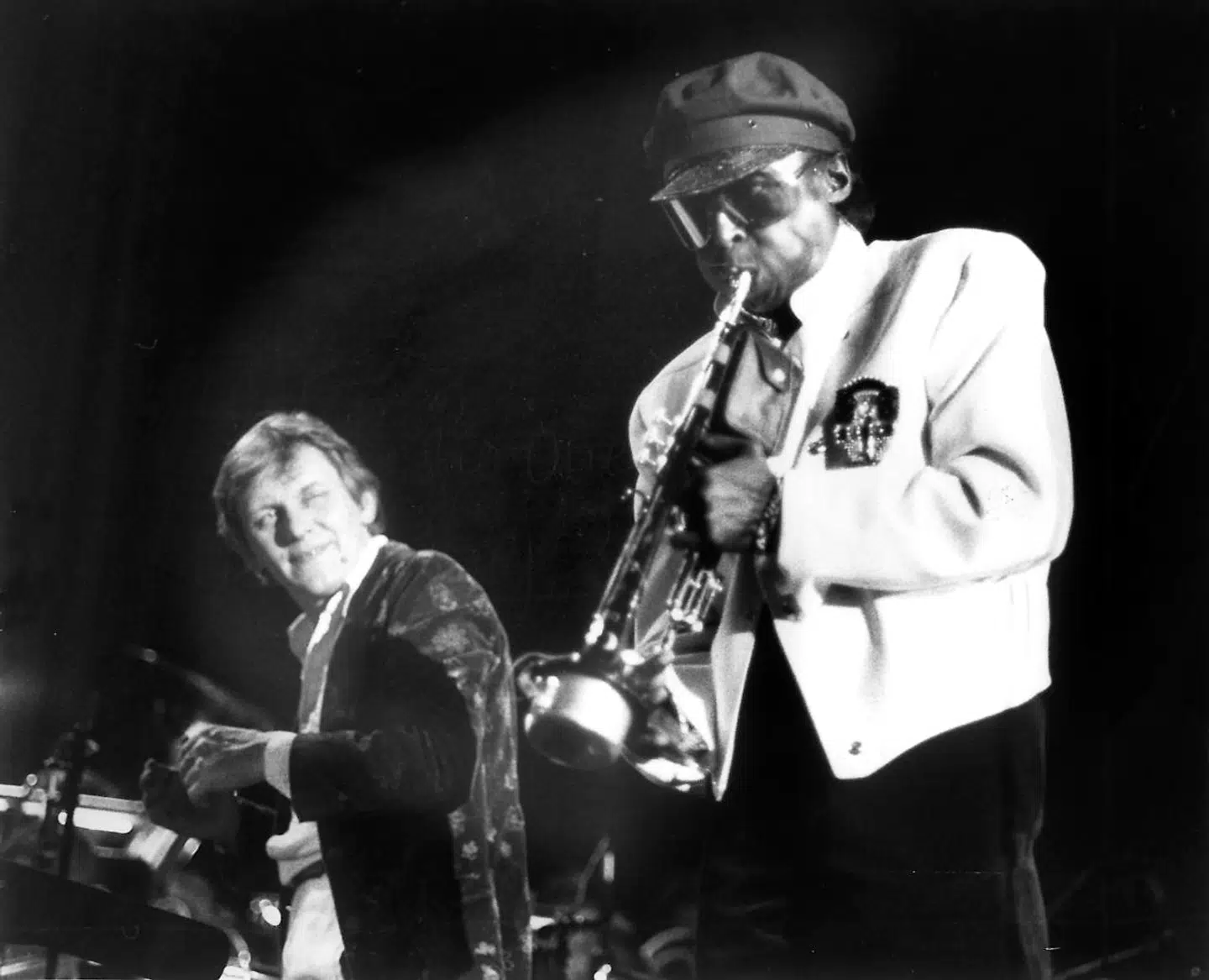 Miles Davis med Palle Mikkelborg ved Sonning Pris-koncerten i 1984.