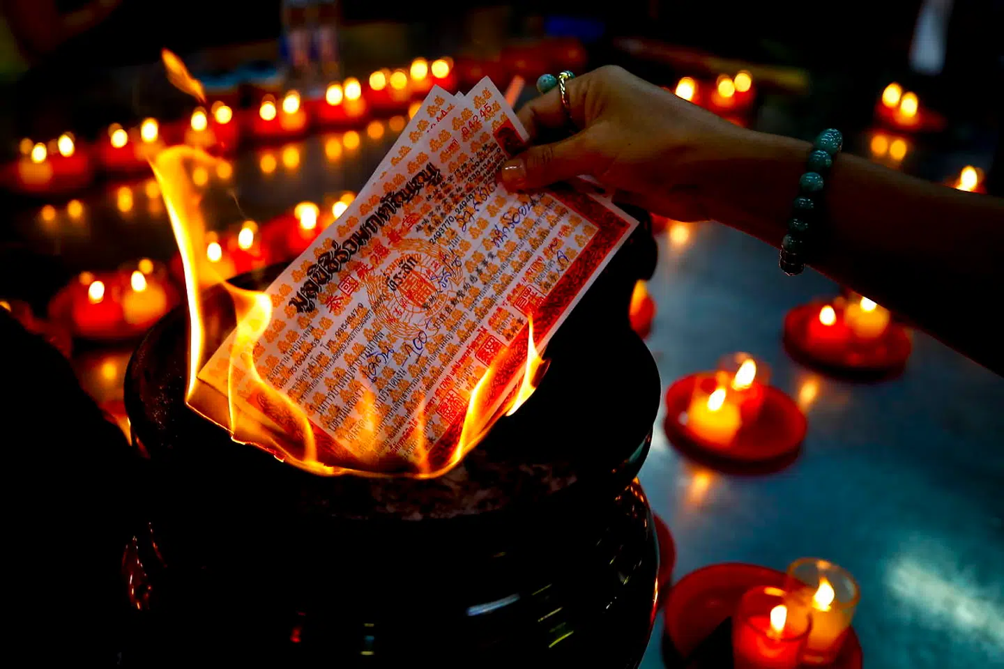 En gavmild onkel i Thailand vil gerne give pengegaver til børn i familien i Danmark, men der er meget at tage højde for, når det gælder skat på gaverne.