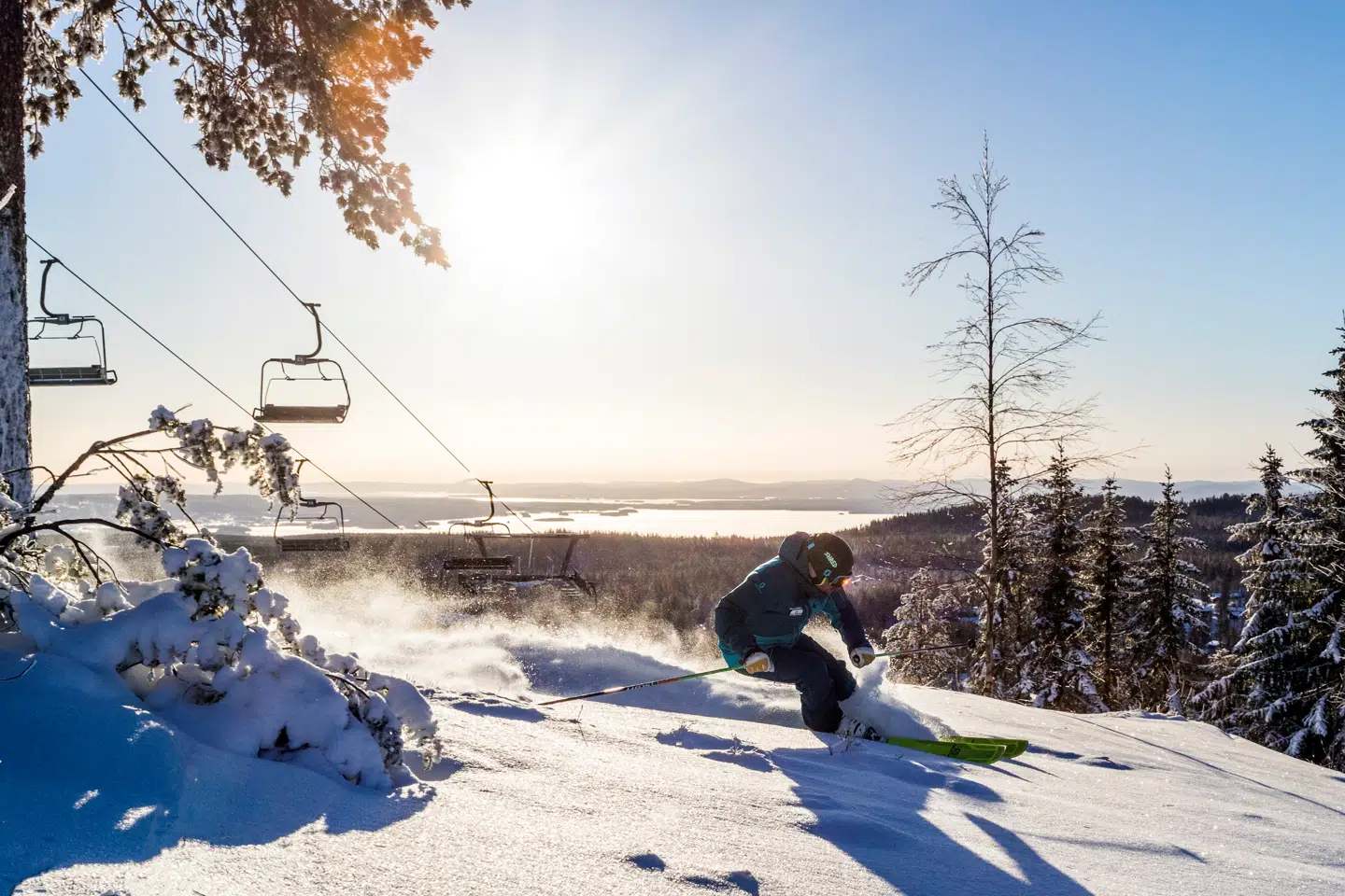 Spoileralert: Dette er IKKE Berlingskes udsendte, som er tilbage på brædderne efter 15 års pause, men derimod en, som rent faktisk kan komme helt ned i knæene uden at vælte. Orsa Grönklitt ligger i Dalarna i Sverige 500 meter over havet og har 23 pister i forskellige sværhedsgrader.