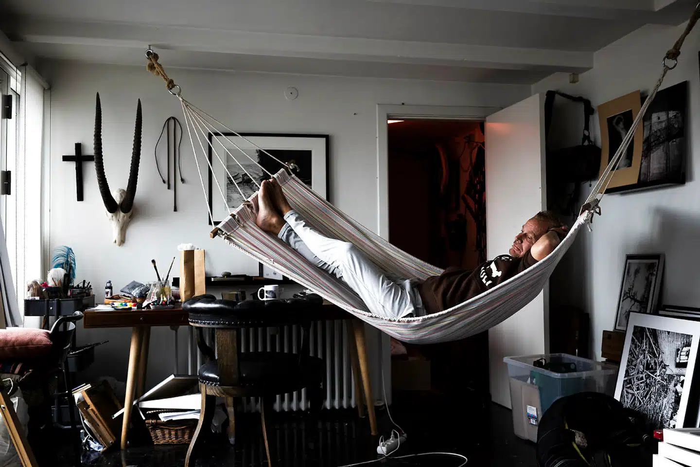 Jan Grarup tror på total åbenhed. Derfor fortalte han børnene, at deres mor ville dø af hendes cancer: »De kan sige meget om mig, men de kan i hvert fald ikke sige, at jeg stak dem blår i øjnene,« siger han i dag. Hans ekskone, Zasha Sekjær, døde i 2015.