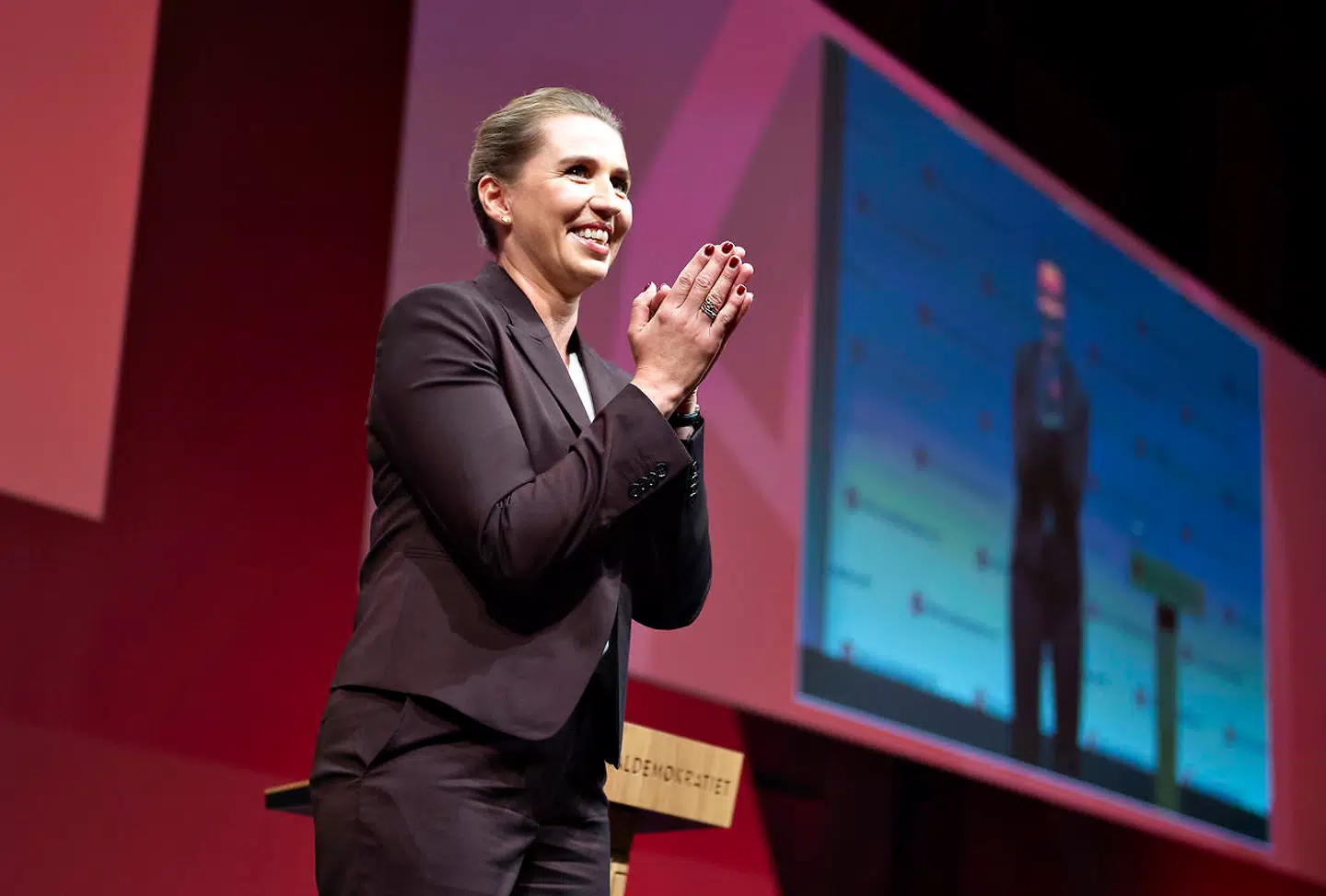 Socialdemokratiets formand, statsminister Mette Frederiksen, hyldes før hendes tale på Socialdemokratiets kongres i Aalborg Kongres og Kulturcenter , lørdag 14. september 2019. (Foto: Henning Bagger/Ritzau Scanpix)
