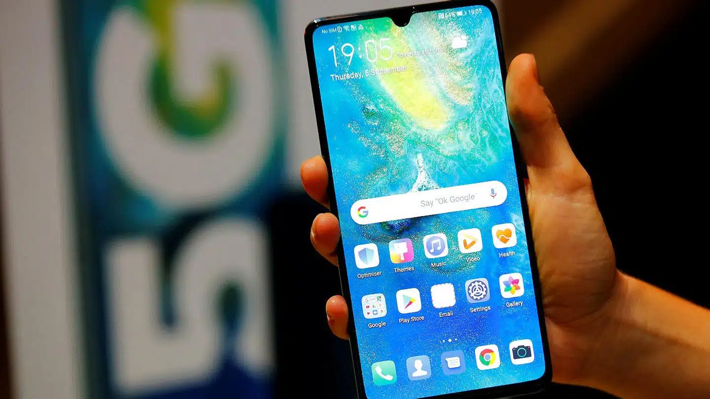 Udvidelsen af mobilnettet med lynhurtige 5G-forbindelser og mere kapacitet på også de faste internetforbindelser gennem fibernet kræver solide investeringer i de kommende år, for at teleselskaberne kan holde trit med efterspørgselen. Arkivfoto: Hannibal Hanschke, Reuters/Ritzau Scanpix