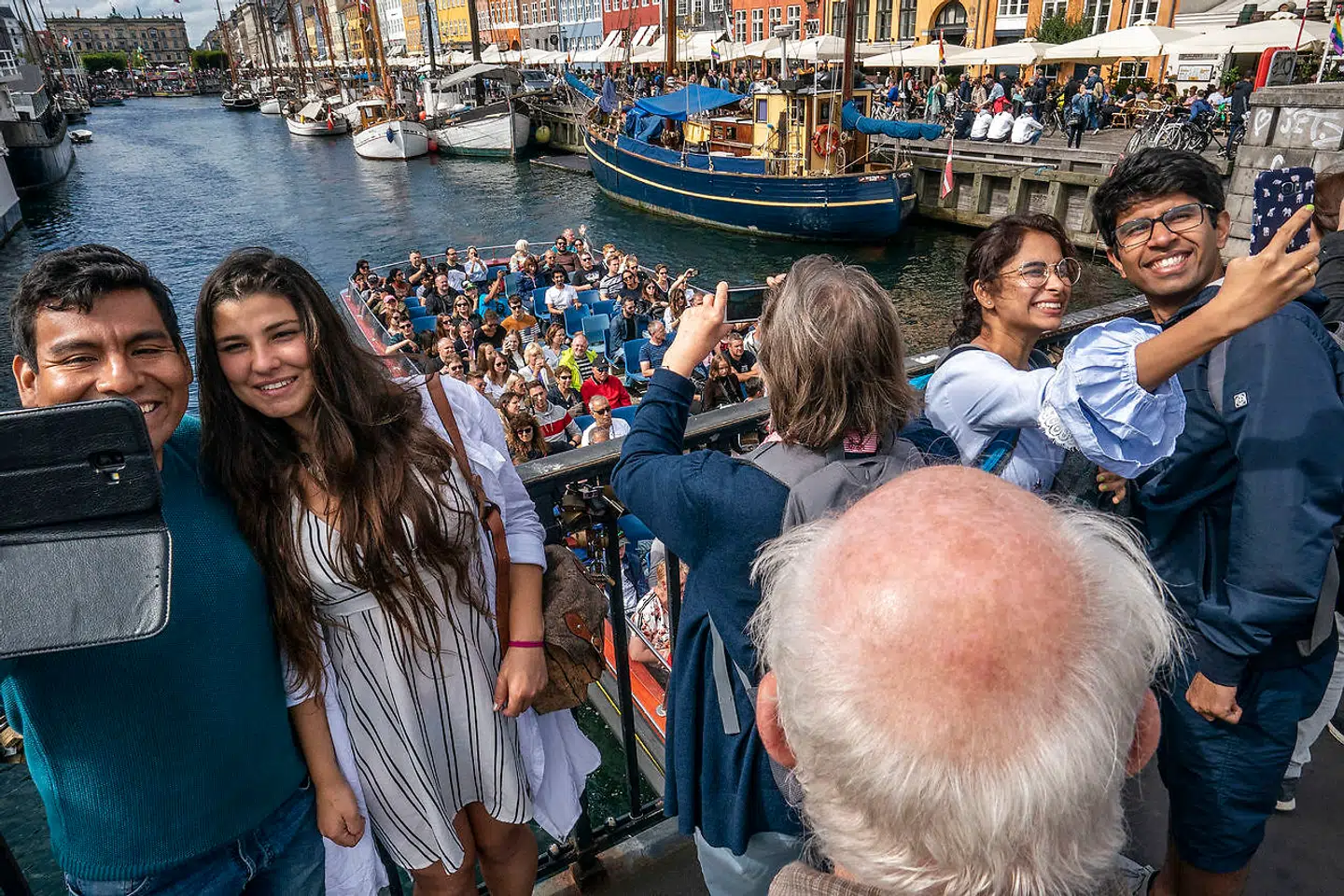 Nyhavn er farverig, historisk og markant anderledes end det langt de fleste turister ser til hverdag – lige til Instagram.