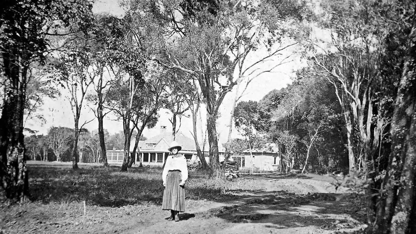 Karen Blixens onkel, Aage Westenholz, postede 100 mio. nutidskroner i farmen i Kenya. Foto af Karen Blixen fra Tom Buk-Swientys bog »Løvinden«