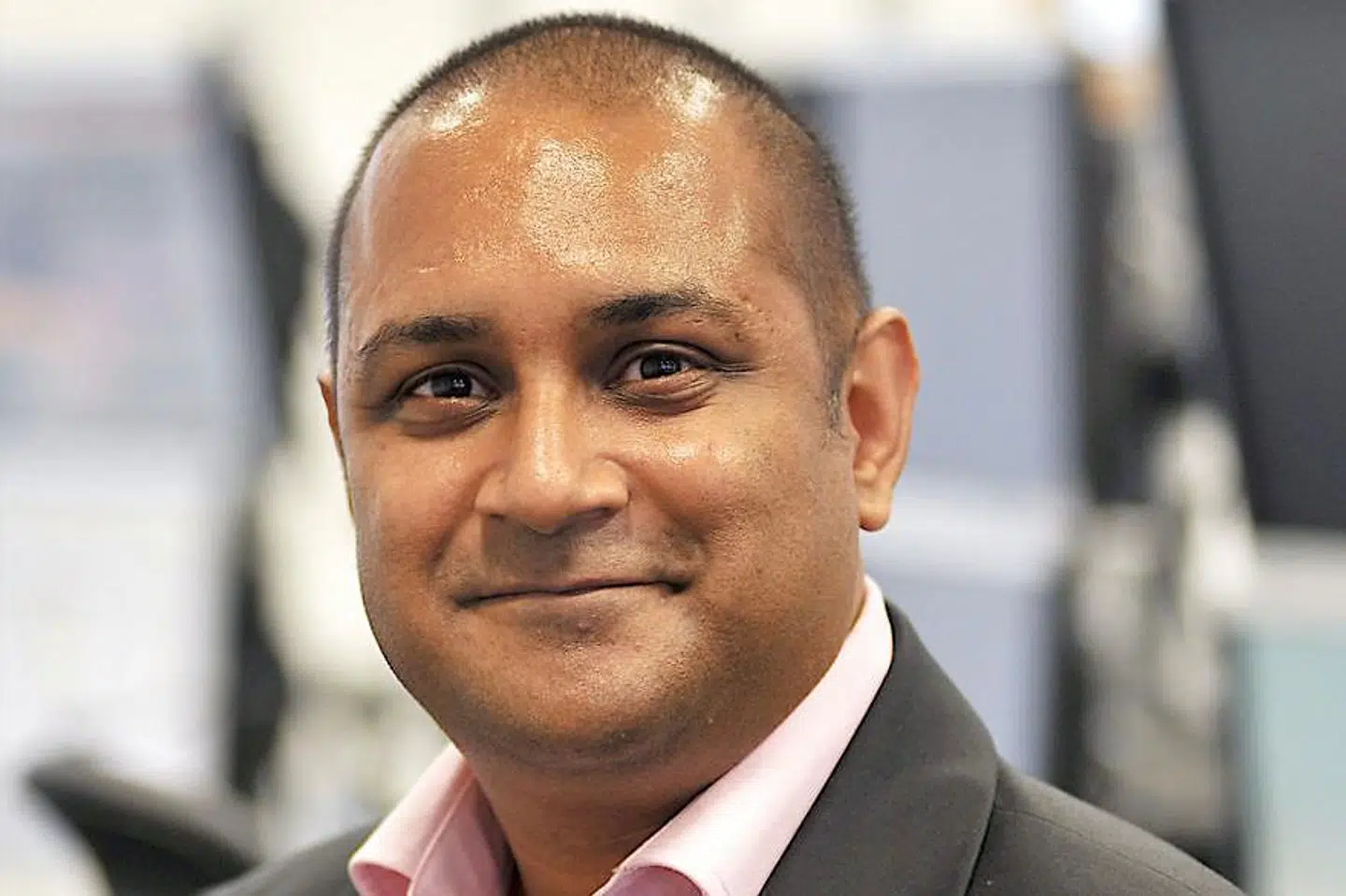 Det kom som et chok for alle, da det i eftersommeren 2015 pludselig viste sig, at en falleret finansmand i London, Sanjay Shah (billedet) og kumpaner over nogle år havde lænset den danske statskasse for 12,7 mia. kr. i den såkaldte udbytteskatteskandale. Nu er sagen blevet til en bog.