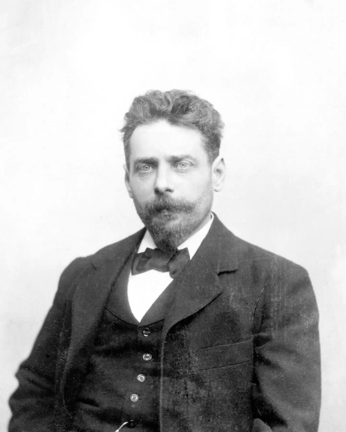 Forfatteren Henrik Pontoppidan (1857 - 1943). Han optræder på fotografier som en alvorsmand, men sådan var han slet ikke, pointerer Flemming Behrendt. Scanpix.