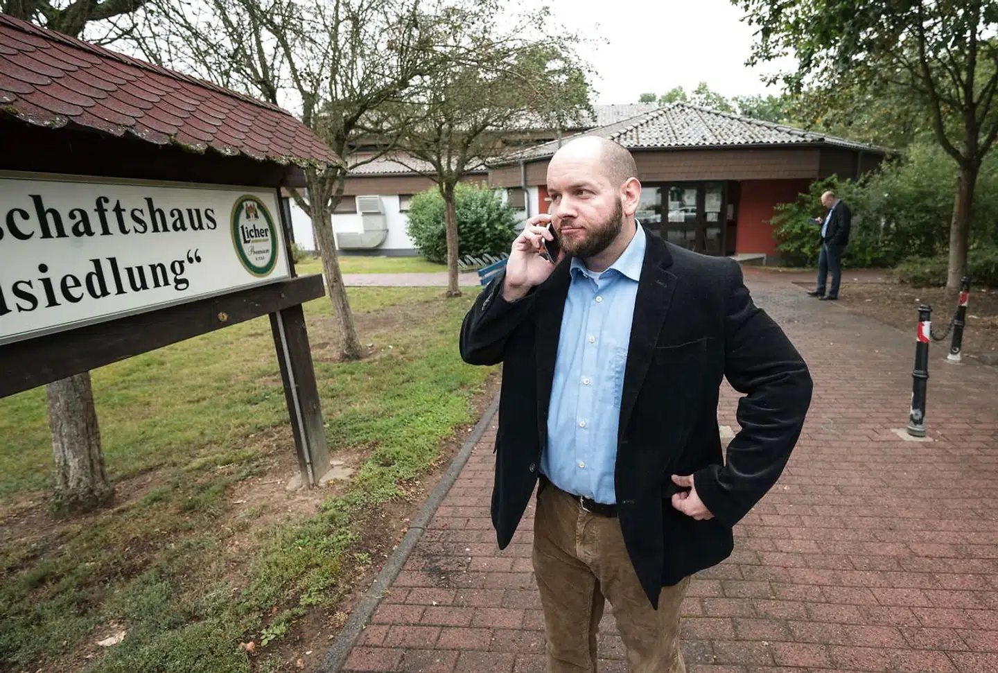 Torsdag blev Stefan Jagsch fra det stærkt højreorienterede Tysklands Nationaldemokratiske Parti, NPD, valgt som borgmester i Altenstadt-Waldsiedlung i delstaten Hessen. Det skete med CDUs, SPDs og FDPs stemmer. Valget har udløst chokbølger i Tyskland, og partierne vil nu lade valget gå om. Foto: Andreas Arnold/AFP/Ritzau Scanpix
