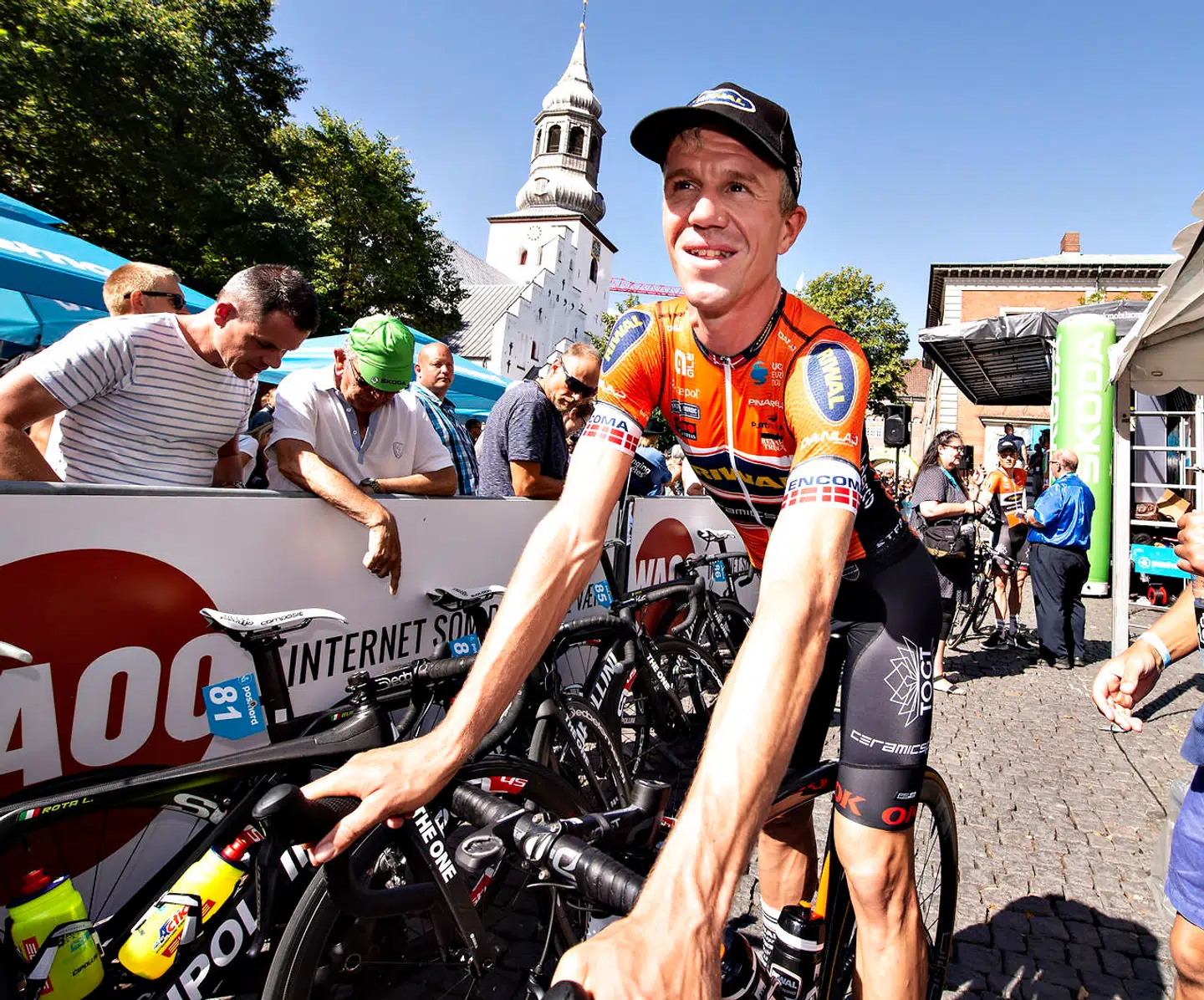 »Det er et vildt løb, fordi der sker nogle ting, som man simpelthen ikke ser i Giroen og Touren,« siger tidligere cykelrytter Chris Anker Sørensen om Vueltaen.