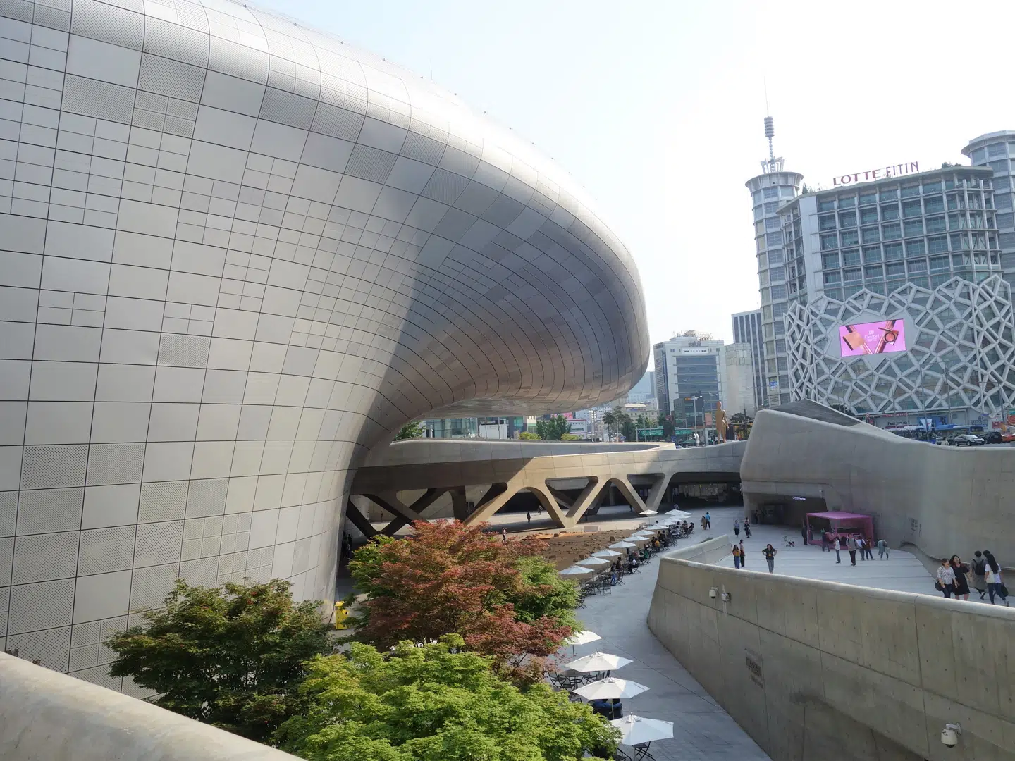Zaha Hadids monumentale center for design, DDP, føjer til fortællingen om Seoul som toneangivende kulturby.