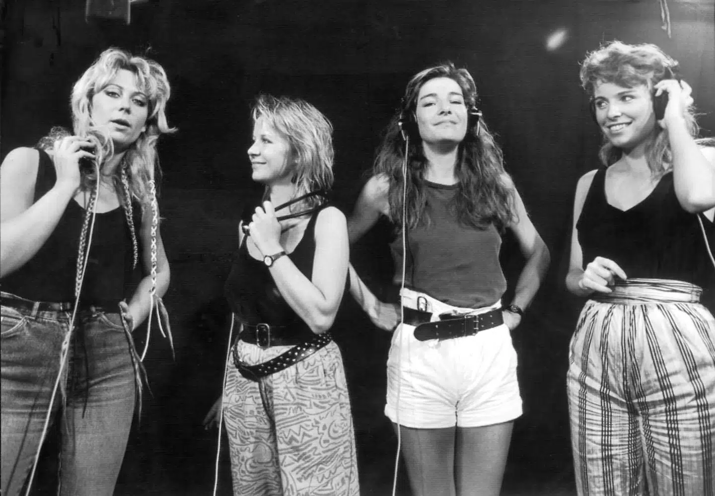 Nummeret »Afrika« – eller »Giv en hånd til Afrika« – som er skrevet af Nanna, blev indspillet i 1985. Fra venstre: Lise Dandanell, Gitte Naur, Lis Sørensen og Nanna.