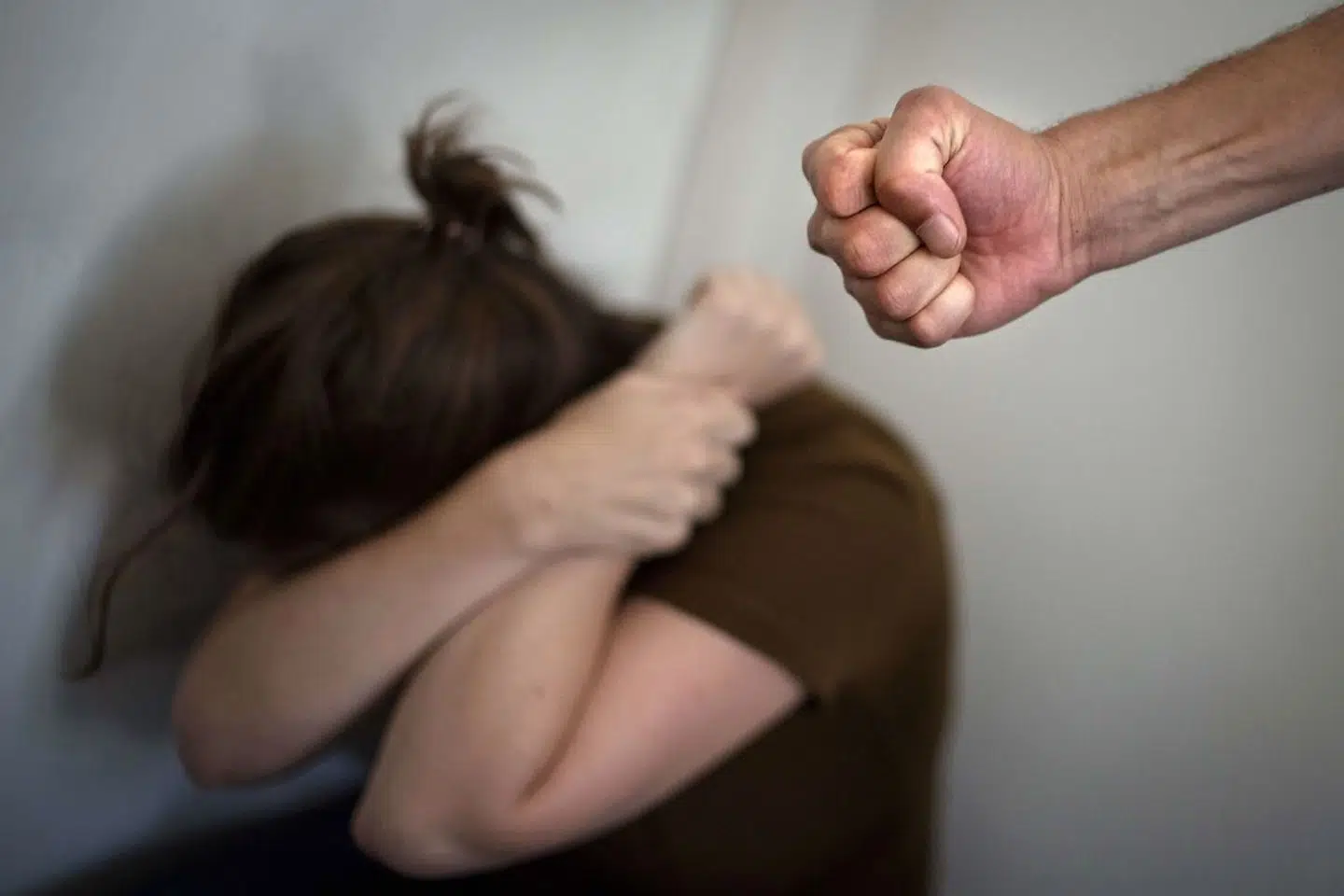 220.000 franske kvinder bliver hvert år ofre for vold i parforholdet. Og politiet gør ikke nok for at hjælpe dem, kunne præsident Emmanuel Macron forleden ved selvsyn konstatere.