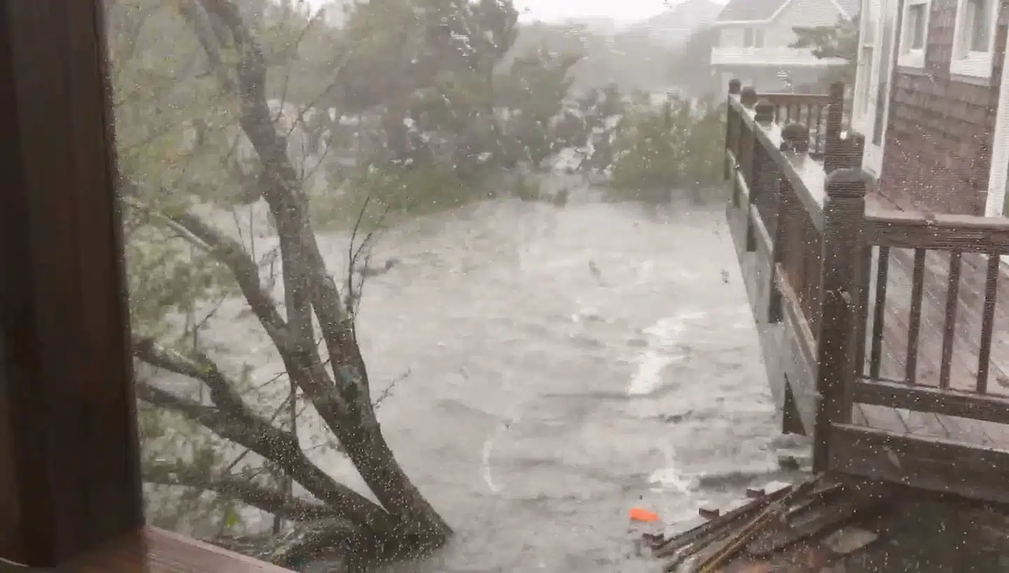 Oversvømmelserne er for øjeblikket alvorlige på øen Ocracoke i North Carolina, hvor Dorian er gået i land. Ann Warner via REUTERS ATTENTION EDITORS.