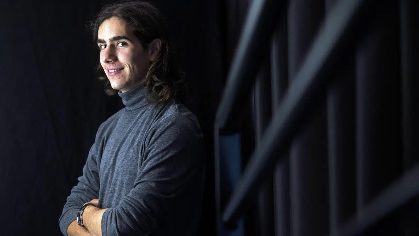 Jens Philip Yazdani deltog som elevrådsformand for Langkaer Gymnasium i Debatten på DR 2, hvor DFs integrationsordfører, Martin Henriksen, satte spørgsmålstegn ved, om han er dansker.
