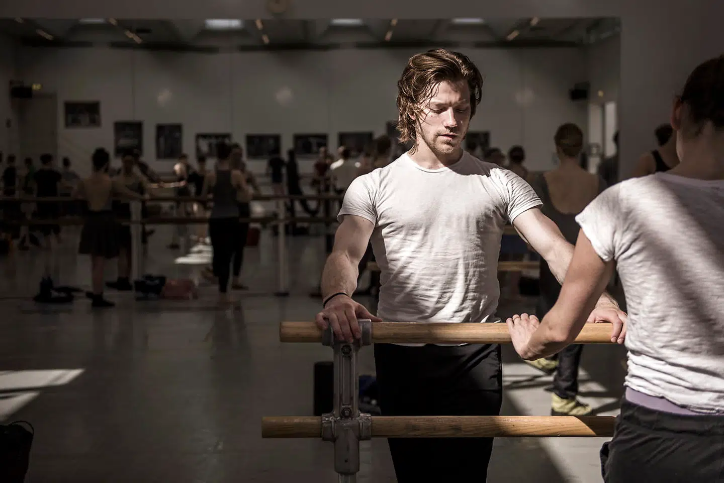 Alban Lendorf er en af de største stjerner, Den Kongelige Ballet har fostret i mange år. Men på toppen af sin karriere blev han ramt af skader. Her er han i træningssalen i 2016.