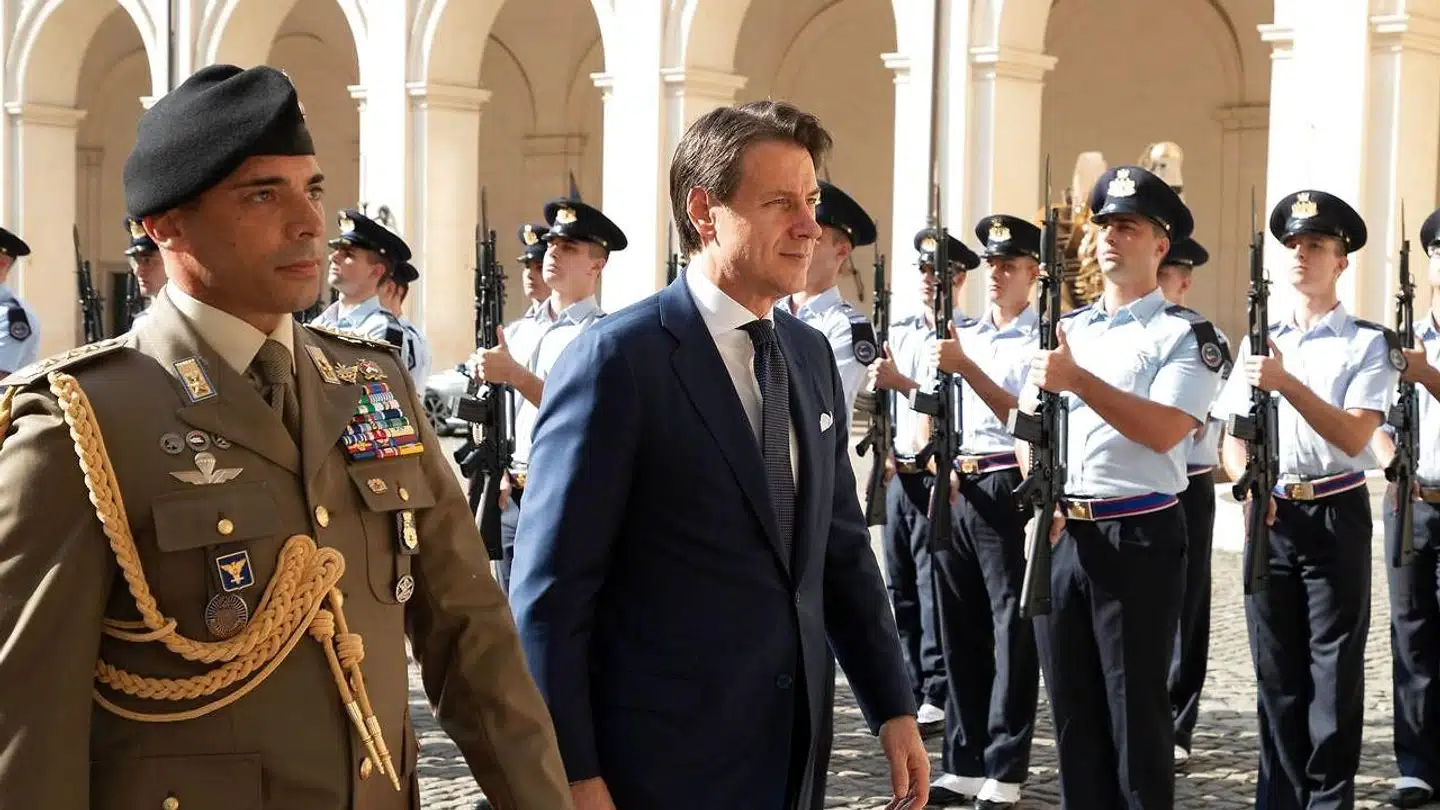 Den italienske premierminister Giuseppe Conte kan fortsætte som regeringschef for endnu en umage konstellation. Denne gang med ærkefjenderne PD og M5S. Der er lagt op til mere klassisk venstrefløjspolitik, men ikke meget, der peger mod en løsning på Italiens strukturelle økonomiske problemer.