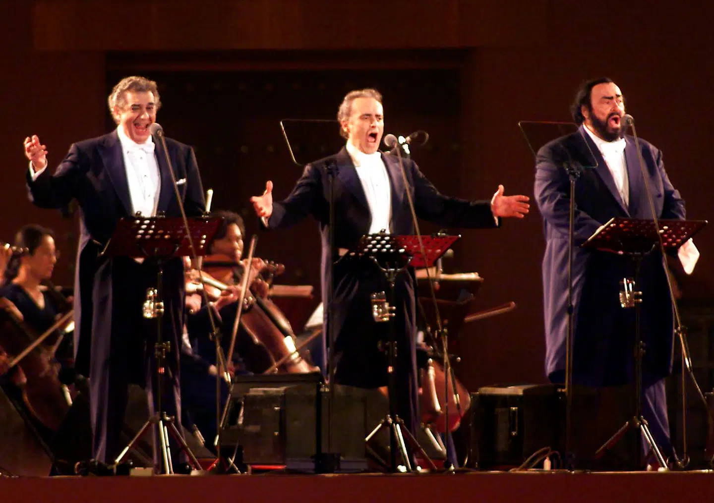 De Tre Tenor med Domingo plus Jose Carreras og Luciano Pavarotti optrådte mange steder i verden - som her i Beijing i 2001. Foto: STEPHEN SHAVER / AFP