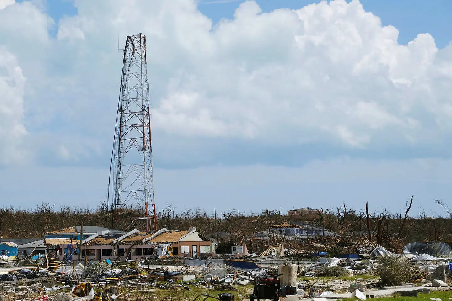 Dorian har forårsaget store ødelæggelser i Bahamas. Her er det fra byen Marsh Harbour på Great Abaco-øen. REUTERS/Dante Carrer