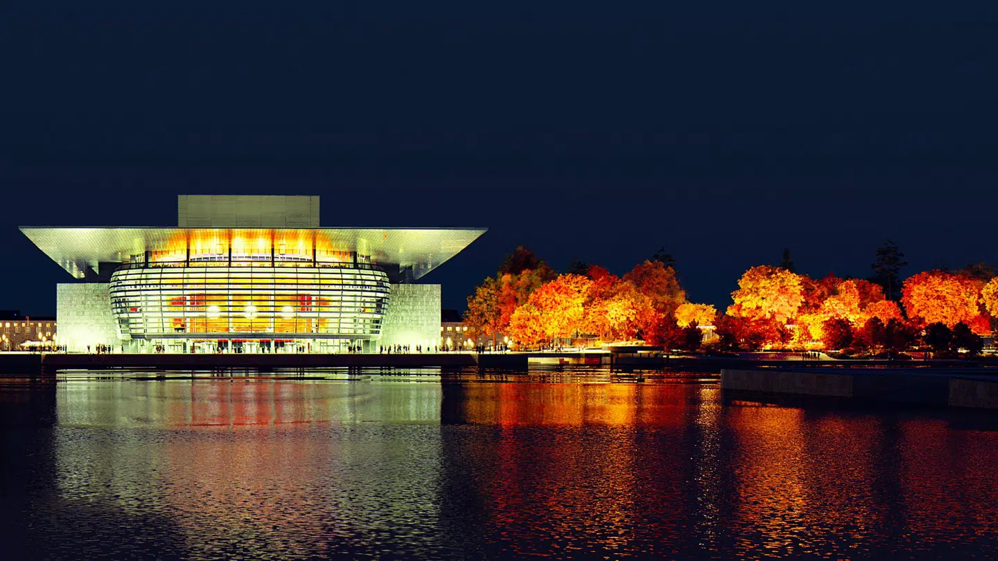 Operaparken set fra Amaliehaven – en efterårsaften.