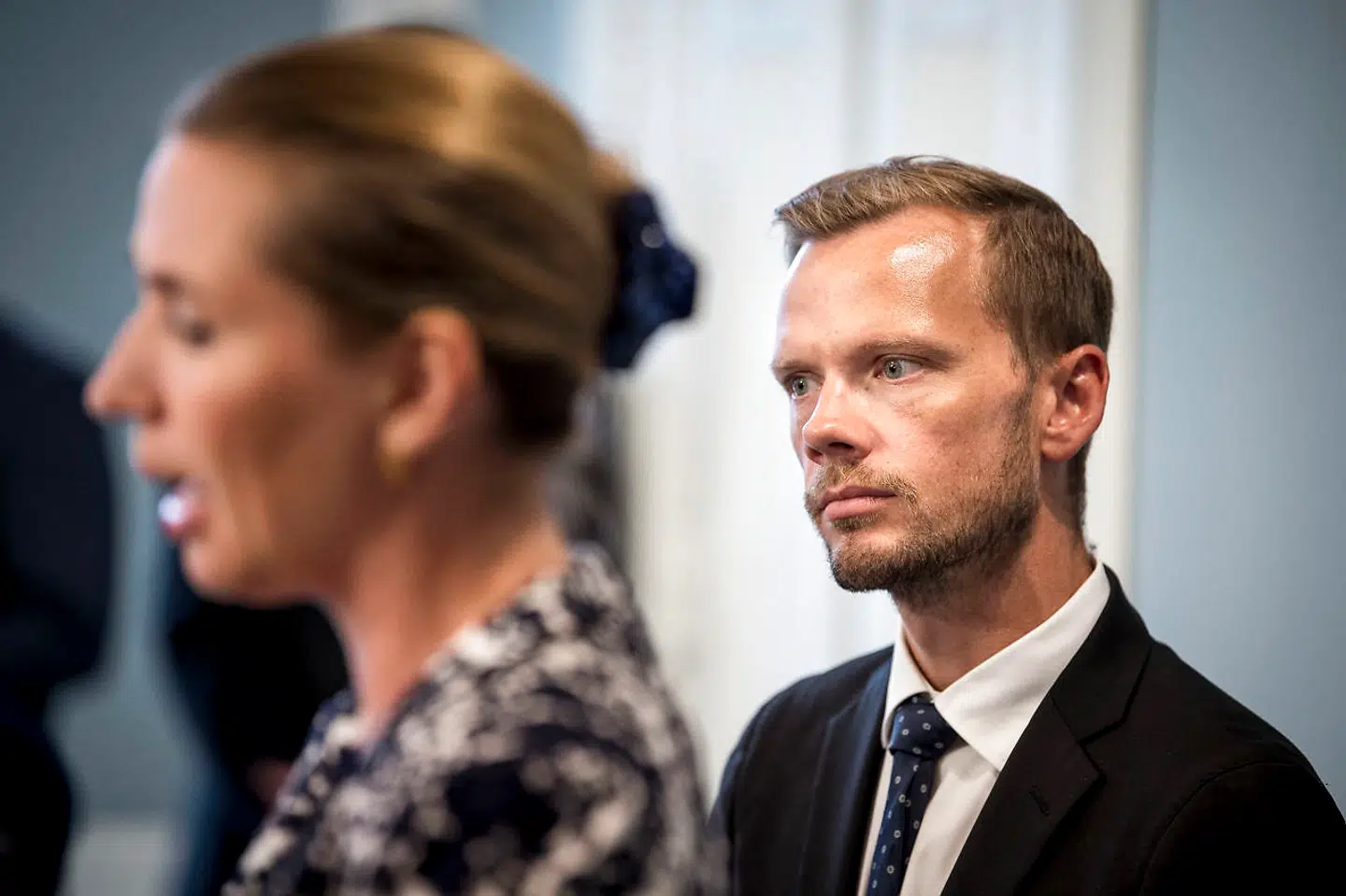 Beskæftigelsesminister Peter Hummelgaard går i rette med en markant kritik fra Venstre.