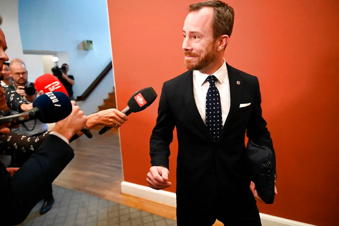 Venstre holder første gruppemøde efter weekendens hovedbestyrelsesmøde i Brejning, hvor både formand Lars Løkke Rasmussen og næstformand Kristian Jensen bebudede deres afgang. Her ankommer Jakob Ellemann-Jensen.
