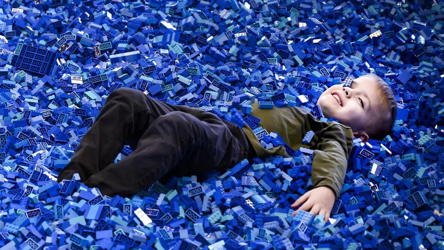 Børn elsker stadig at muntre sig i de berømte og farverige Lego-klodser. Men udfordringen er hele tiden at fange børnenes opmærksomhed i konkurrence med andre tilbud. Liselotte Sabroe/Ritzau Scanpix