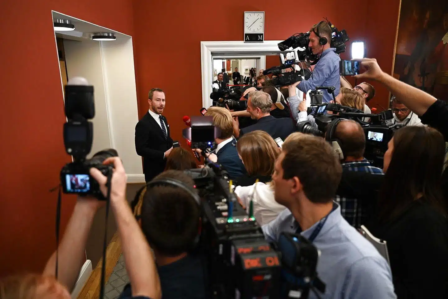 Jakob Ellemann-Jensen møder pressen efter Venstres gruppemøde tirsdag på Christiasnborg.