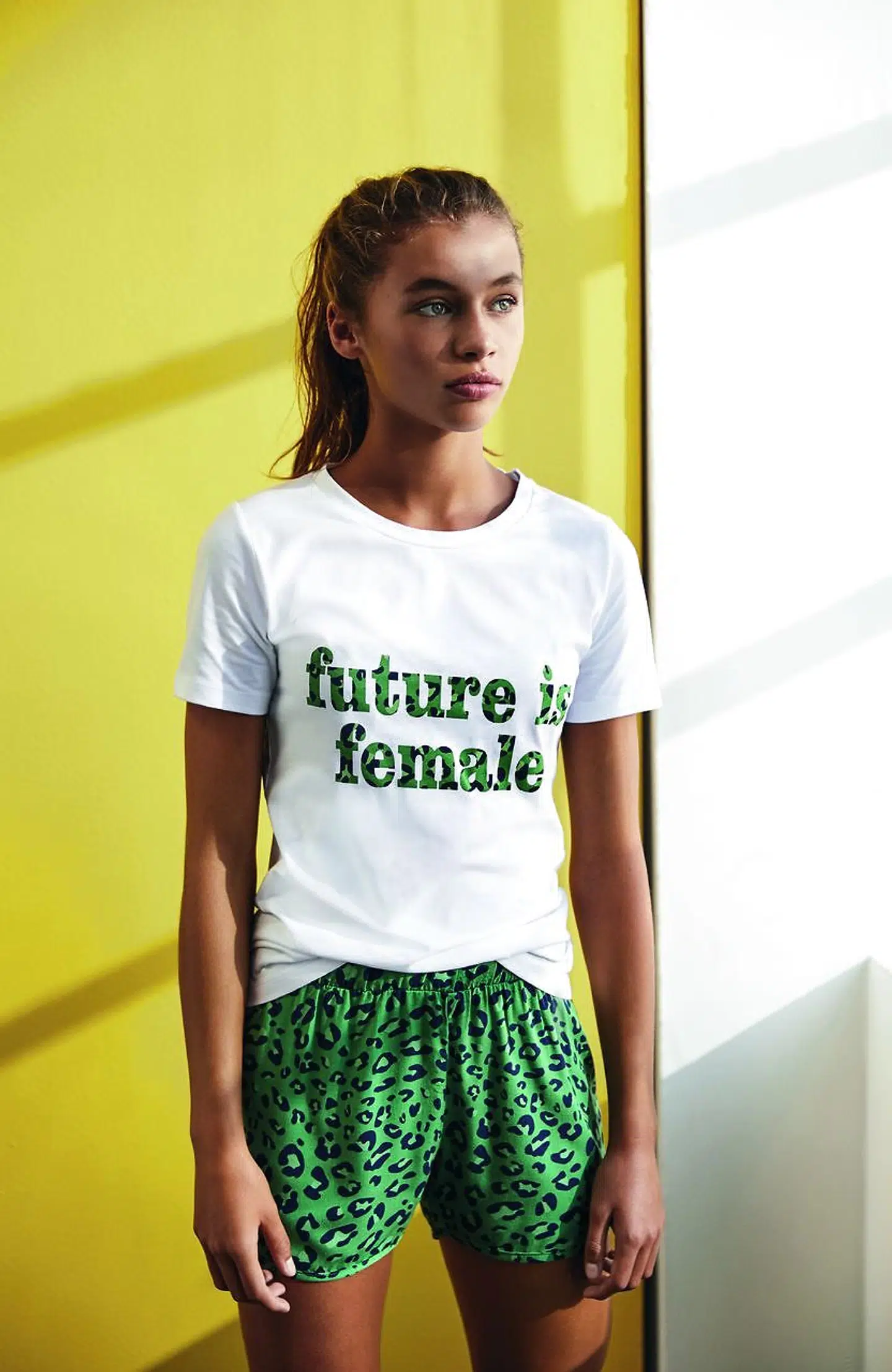 Danske Name It har flere forskellige budskaber med feministiske undertoner i deres kollektioner. Her fra firamets lookbook fra sommeren 2019.