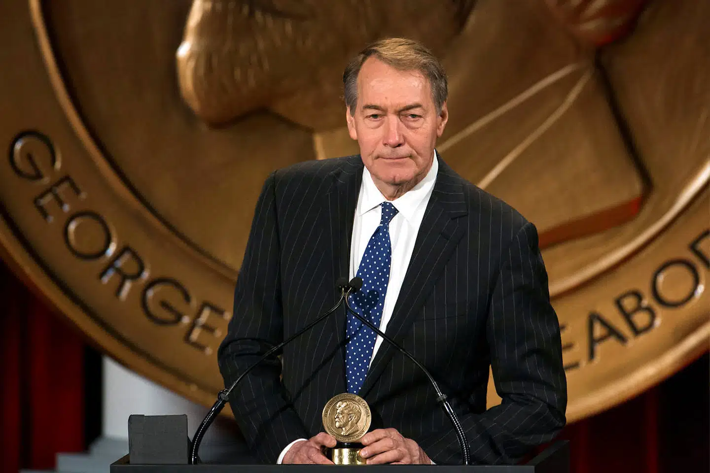 TV-værten Charlie Rose var en af USAs mest anerkendte journalister. Så blev han fældet af beskyldninger om sexchikane – men nu er han på vej tilbage med et talkshow om mænd, der blev fældet af #MeToo.