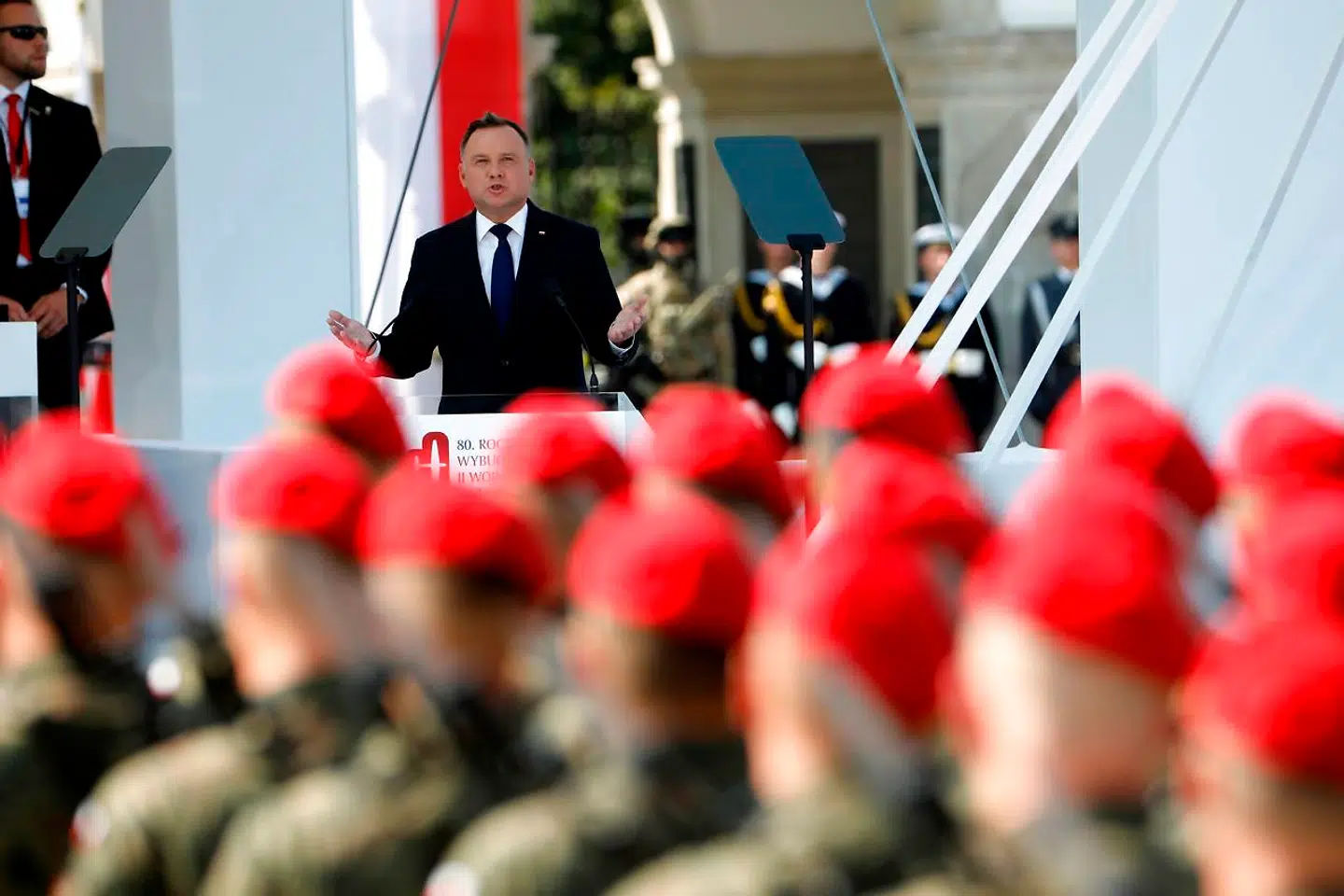 Polens præsident, Andrzej Duda, holdt en følelsesladet tale under mindehøjtideligheden, hvor han blandt andet drog en parallel mellem de allieredes passivitet i 1939, da Polen blev angrebet og Vestens ageren over for Rusland i dag.