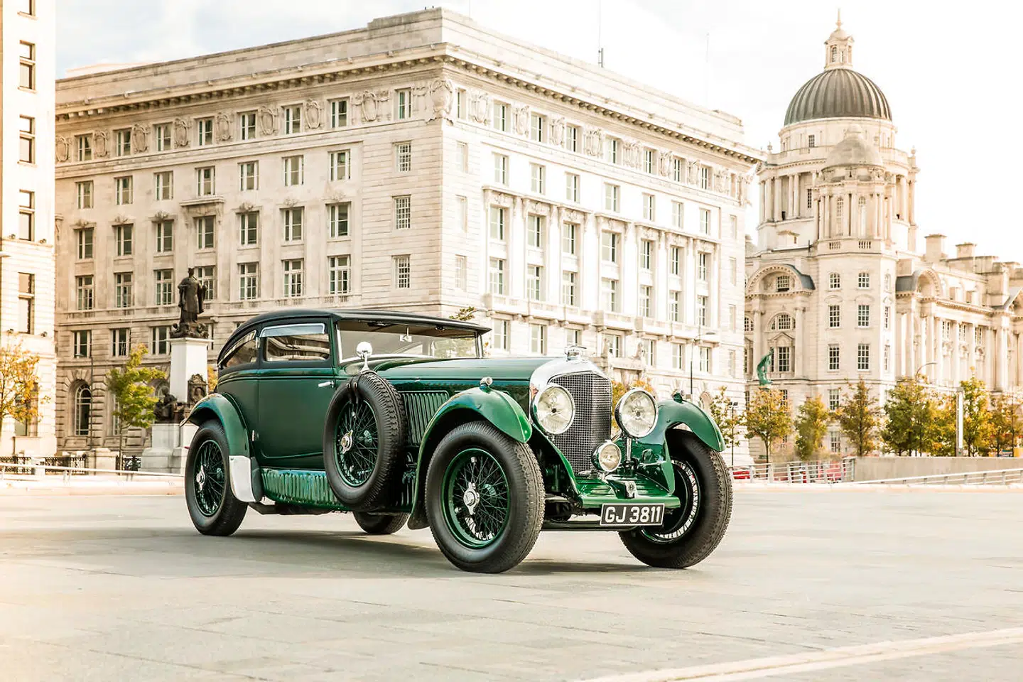 Der hersker den dag i dag tvivl om, hvilken Bentley-model det var, Woolf Bernato besejrede toget i. Man er enig om, at det var en Bentley Speed Six Coupé, men om det var denne Gurney Nutting-model eller en med en karosse bygget af Mullinier, er der ikke enighed om.