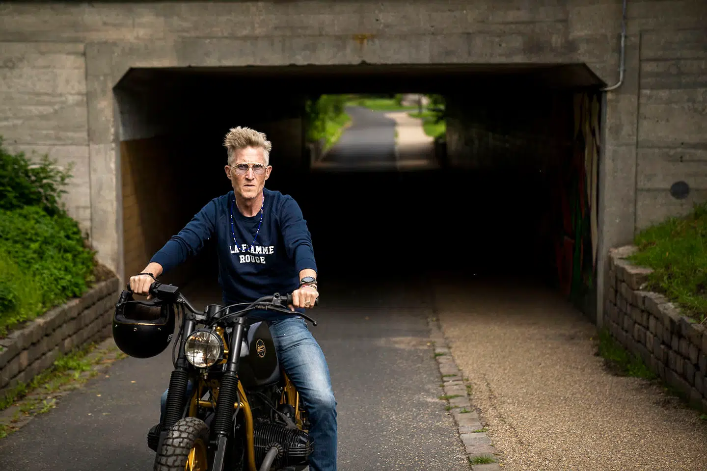 Brian Holm fandt allerede som barn sin passion for hurtige tohjulere på Amager Travbane, hvor han og vennerne racede og kunne tune og plane en knallert i blinde, inden de nåede konfirmationsalderen.