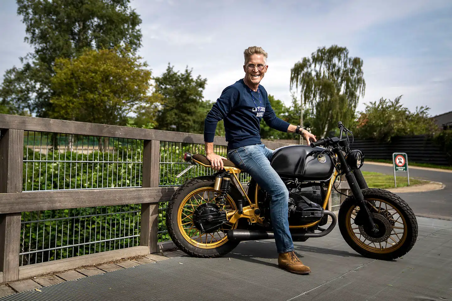 Brian Holm elsker sin specialdesignede BMW-motorcykel og bruger den flittigt i og omkring København.
