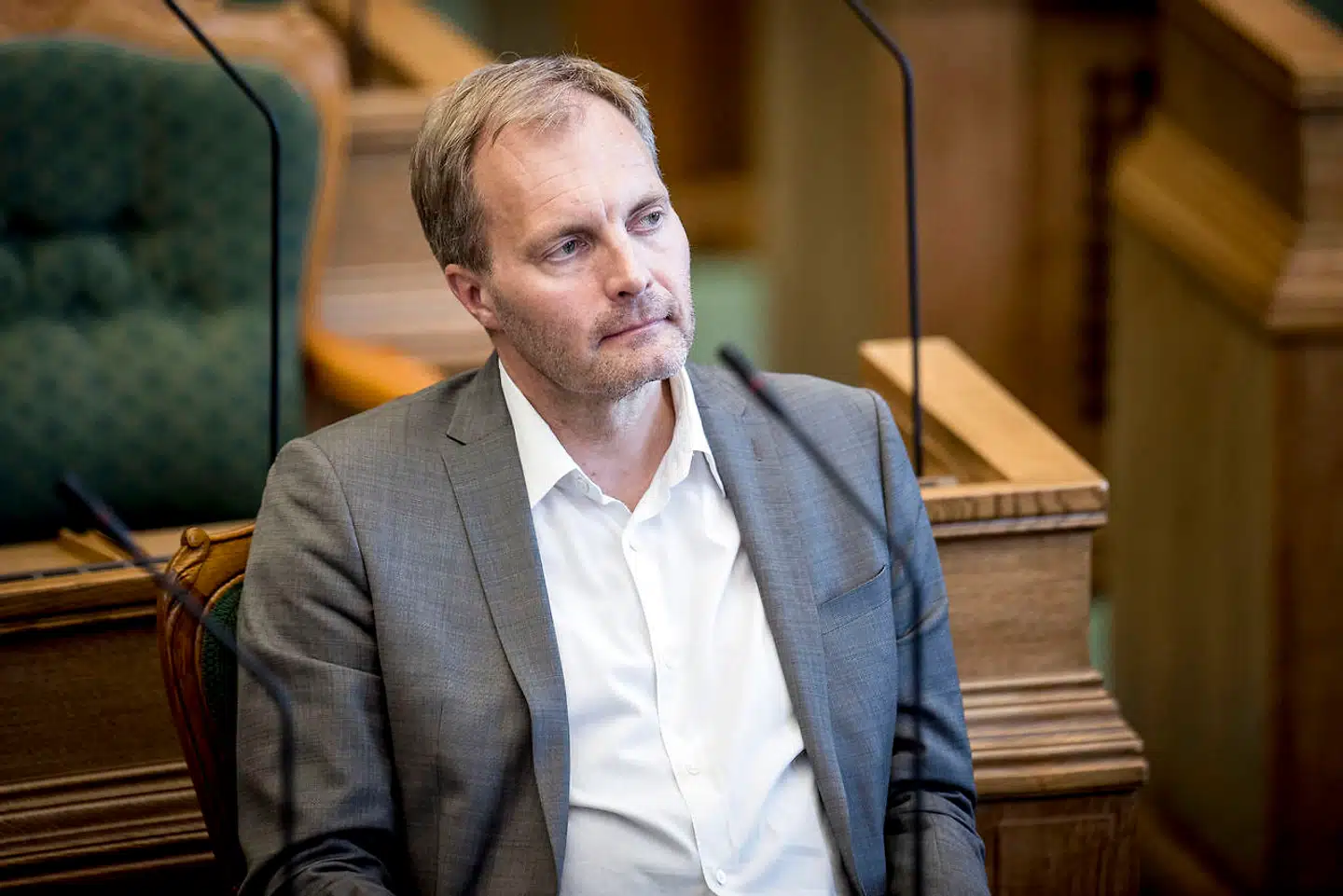 »Jeg synes, at det lyder som et fremragende initiativ altid at nævne mistænktes nationalitet og baggrund,« siger Dansk Folkepartis retsordfører Peter Skaarup.