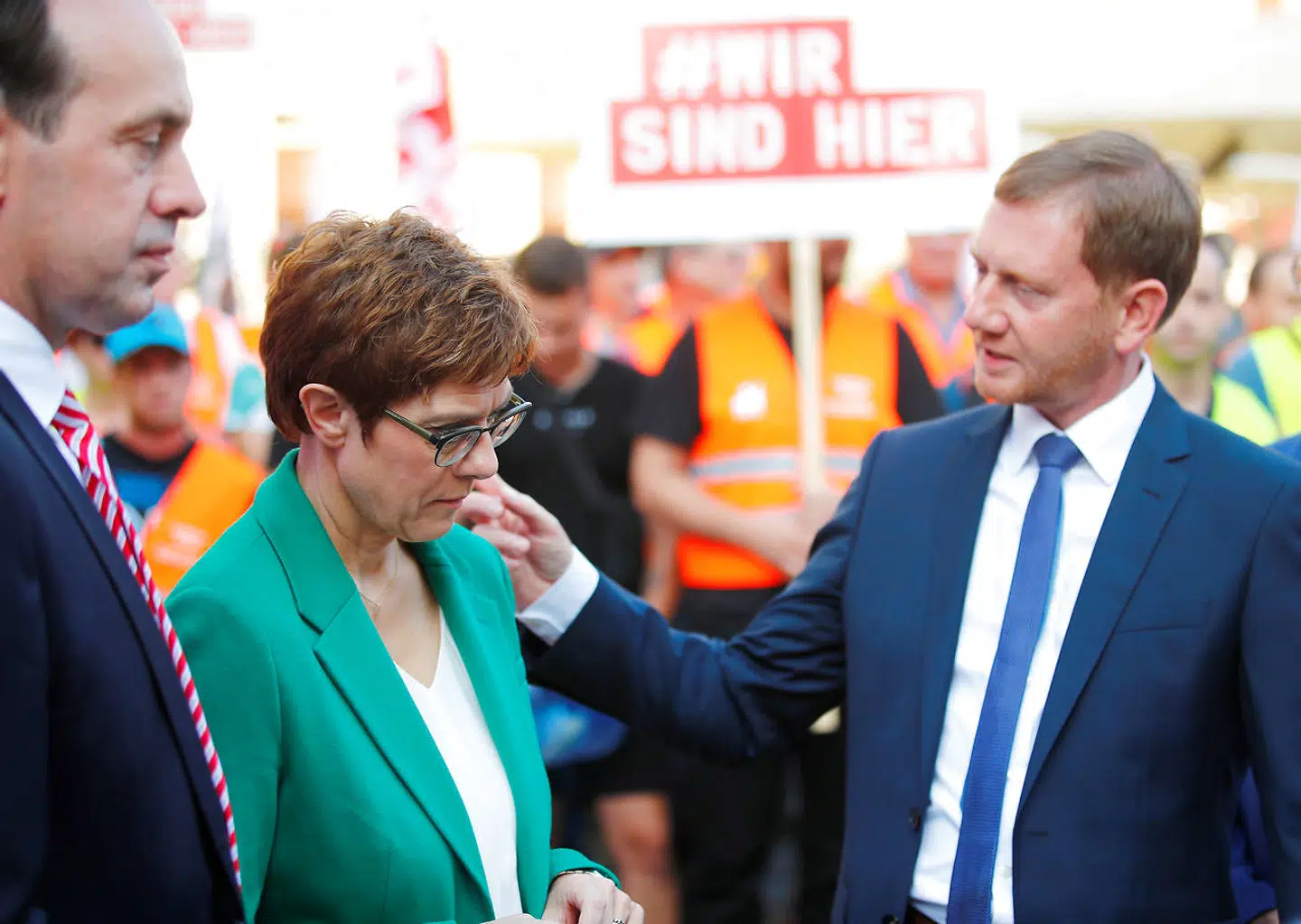 Ministerpræsidenten i Sachsen Michael Kretschmer, CDU, står efter en stærk slutspurt til at blive største parti ved delstatsvalget i Sachsen. En tredjedel af vælgerne har imidlertid endnu ikke taget stilling. Det gælder også i Brandenburg. Hvis AfD bliver større end CDU ved et af valgene, vil det også udløse betydelig debat om den nye CDU formand, Annegret Kramp-Karrenbauers fremtid.