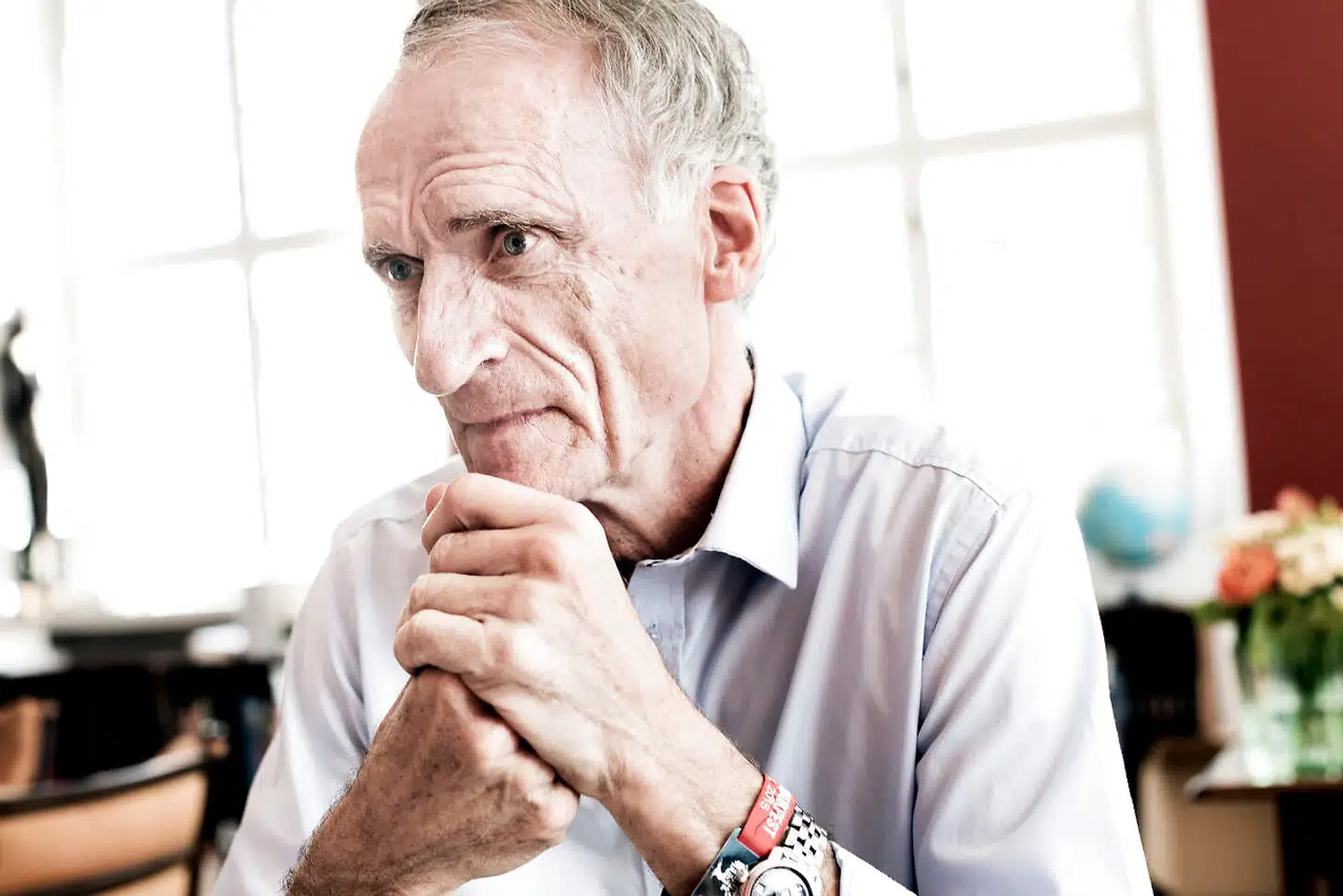 »Selv hører jeg til de mange tavse gruppemedlemmer, der mener, at den langvarige strid er helt uholdbar i længden, og at et formandsskift forhåbentlig kan bringe afklaring og fred,« skriver Bertel Haarder på Facebook. Dermed trækker han sin støtte til Lars Løkke Rasmussen som partiets formand.