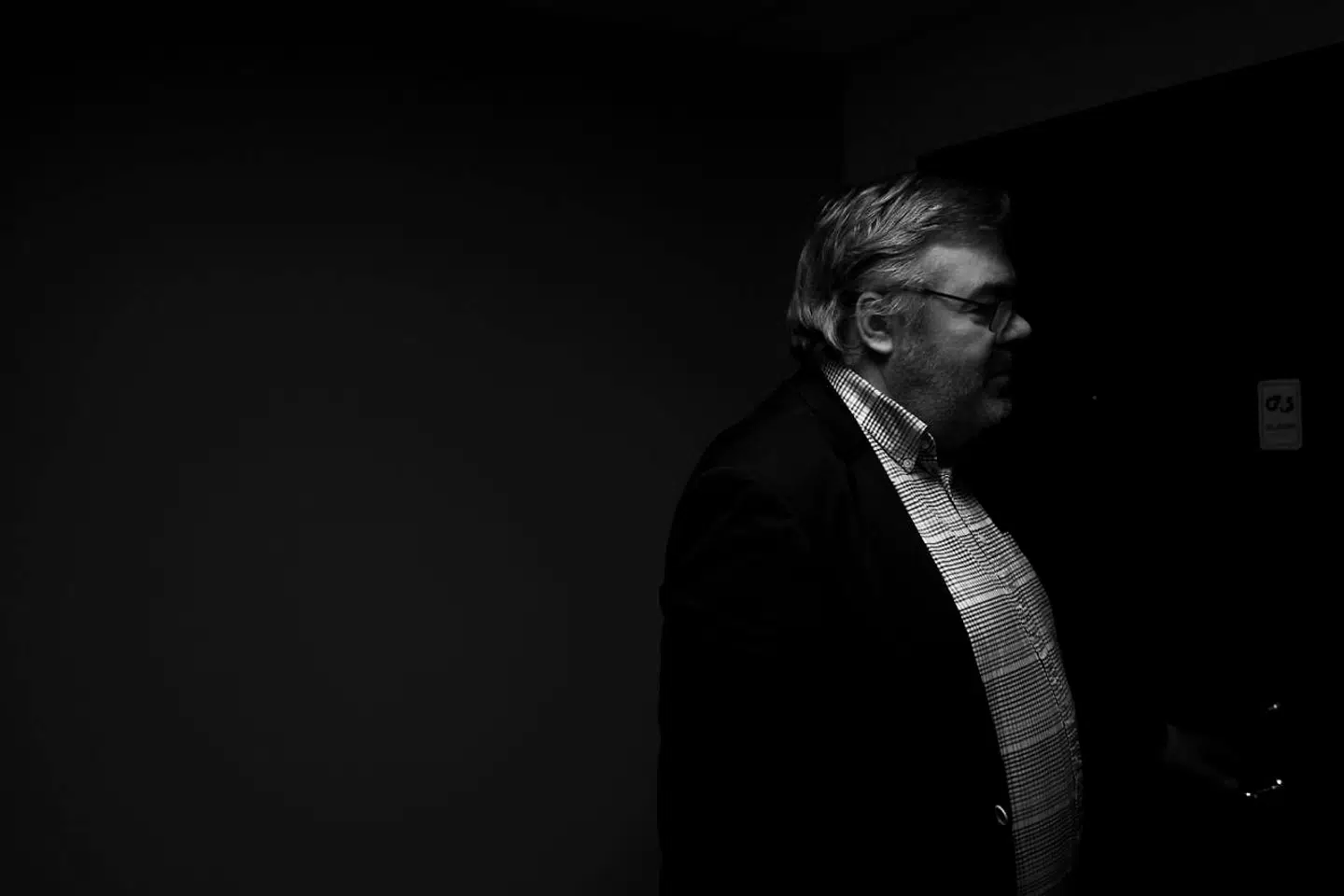 Det hemmelighedsfulde Tilsyn med Efterretningstjenesterne retter hård kritik mod PET og FE. Formand for tilsynet, landsdommer Michael Kistrup sætter for første gang ord på tilsynets redegørelse.