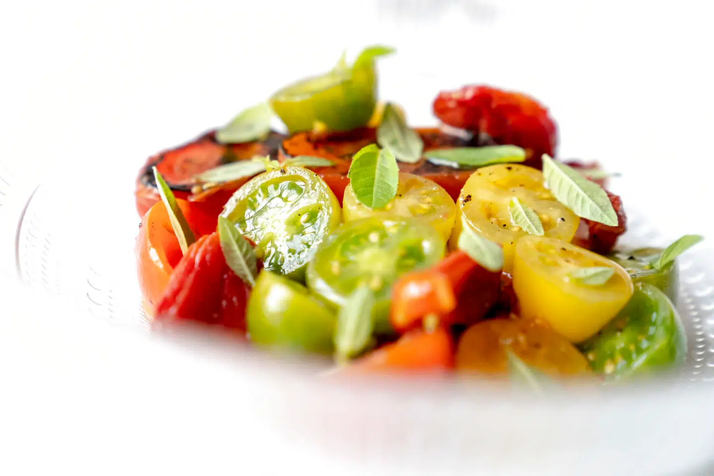 155 kr. for jomfruhummertatar serveret med sommertomater vendt med citrusurter føltes noget i overkanten, omend det var en fantastisk dejlig ret i anmelder Svend Rasmussens mund, skriver han.