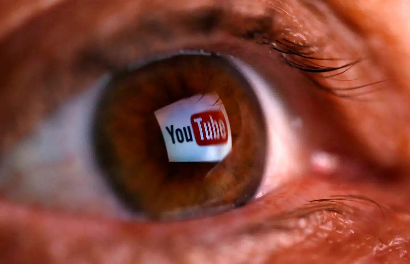 Vi ser stadig masser af TV, men streamingtjenester som YouTube, HBO Nordic og Netflix tager en stadigt stigende del af TV-markedet fra de traditionelle udbydere af flow-TV.