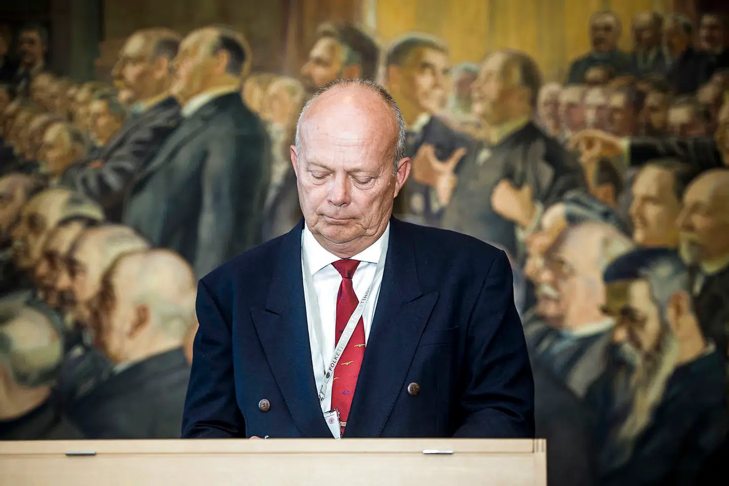 Jan-Erik Messmann, tidligere folketingsmedlem for Dansk Folkeparti, bliver nu truet med sagsanslæg af den læge, der i april blev fyret og politianmeldt i forbindelse med sit arbejde i Trafikstyrelsen.