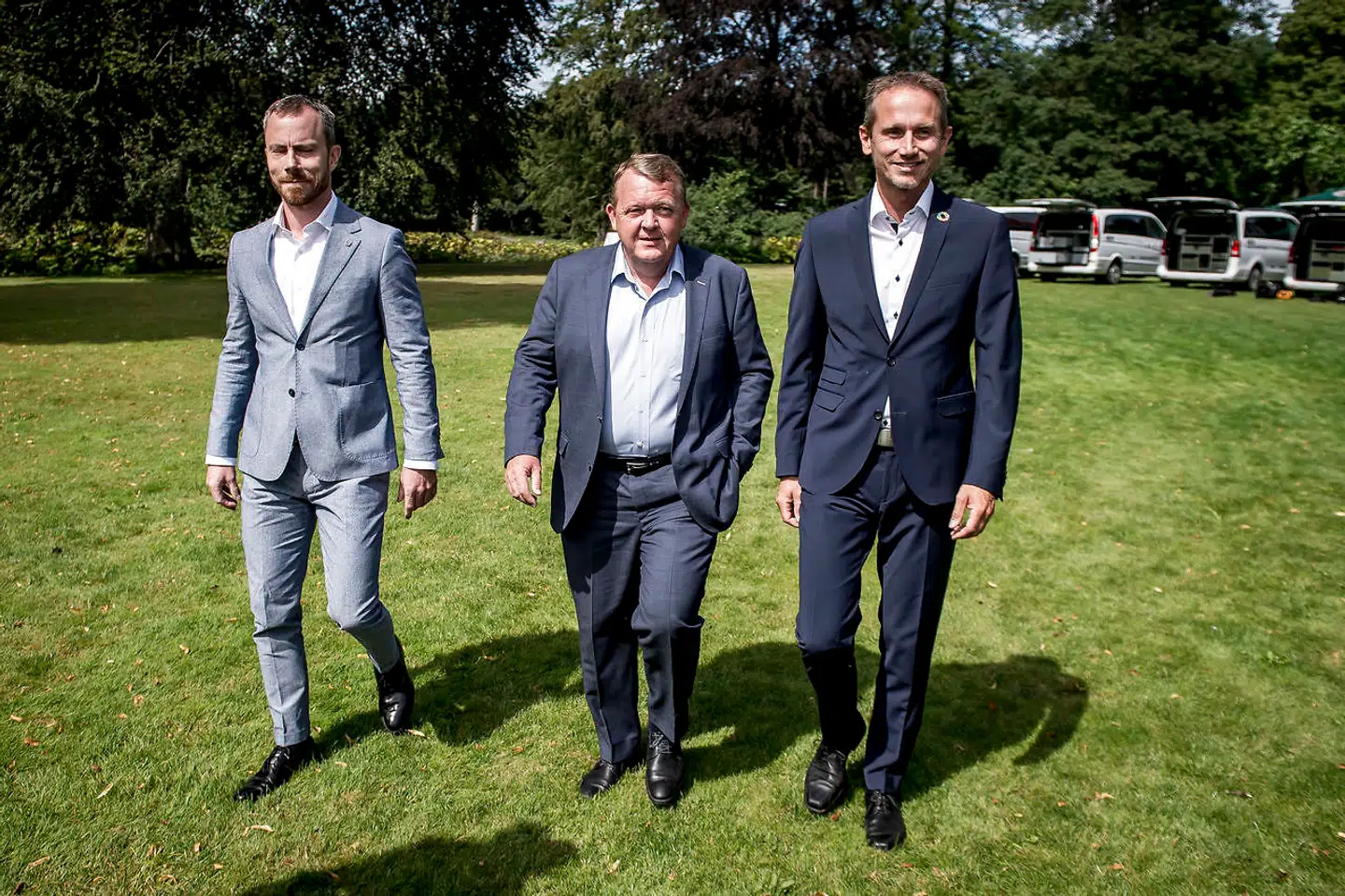 Venstre har i de seneste uger været ramt af uro i og om partiets ledelse. En tidligere V-minister siger til TV2, at »jeg er bange for, at vi bliver nødt til at få frisk vand i karrene«. Her ses Venstres politiske ordfører, Jakob Ellemann-Jensen, partiformand Lars Løkke Rasmussen og næstformand Kristian Jensen i forbindelse med partiets sommergruppemøde.