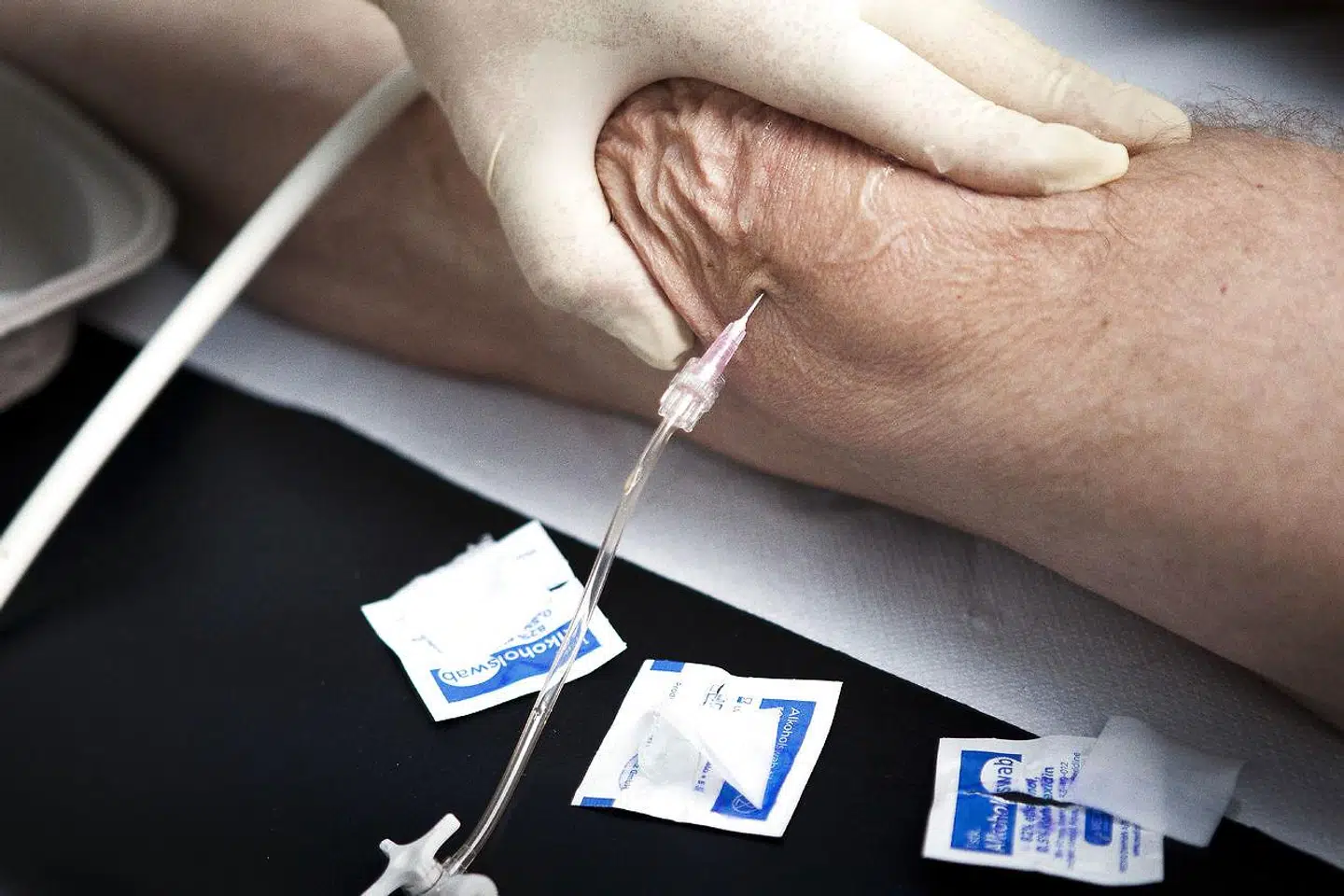 »Spørgsmålet er, om vi altid bør behandle, blot fordi vi kan behandle,« skriver Johanne Sand.