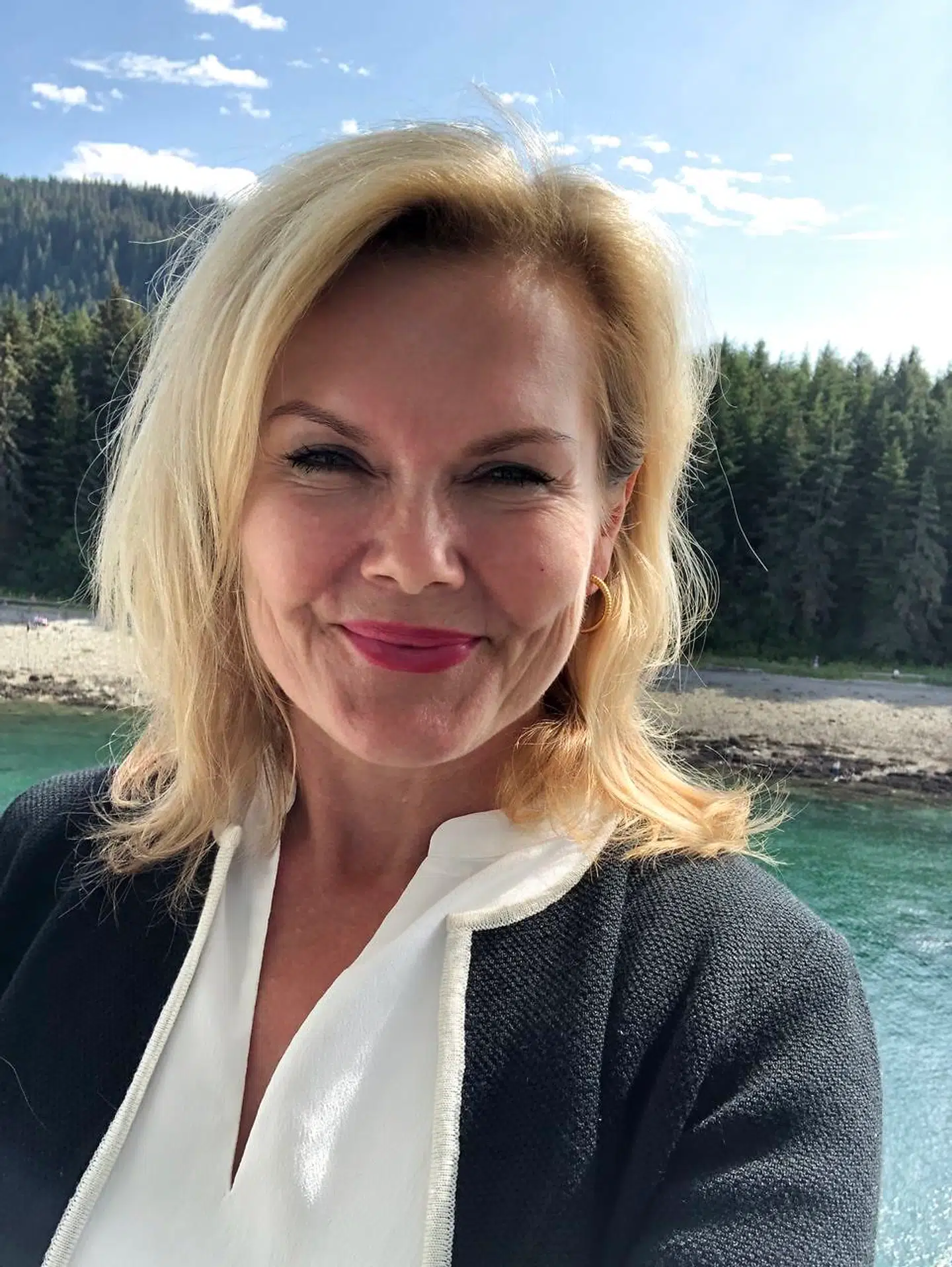 I dagtimerne kan man sidde i bikini og nyde synet af den mageløse natur. Skribenten har dog været så betænksom at klæde sig på forud for fotograferingen.