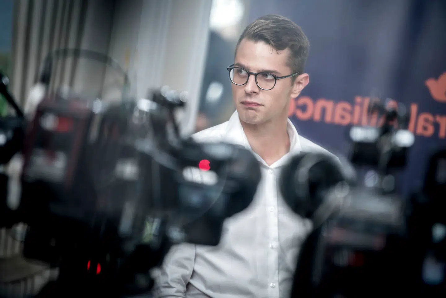 Alex Vanopslagh fik løn fra Københavns Borgerrepræsentation, men var på orlov, idet han førte valgkamp til Folketinget. »Det burde være muligt at frasige sig lønnen i den situation,« siger han selv om reglerne.