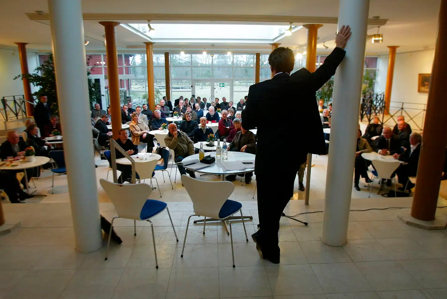 Et foto fra dengang, hvor kulturministeren hed Brian Mikkelsen og folk kom helt op af stolene, fordi han talte om at noget kultur var vigtigere end andet. Arkivfoto