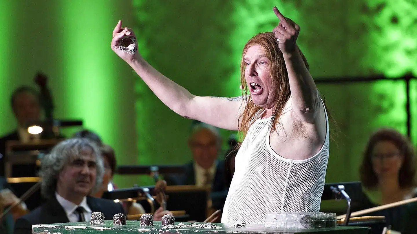 Smadremanden, som komikeren Søren Østergaard har optrådt med gennem en årrække, har med sit sprogbrug generet talsmand for Copenhagen Pride, Lars Henriksen.