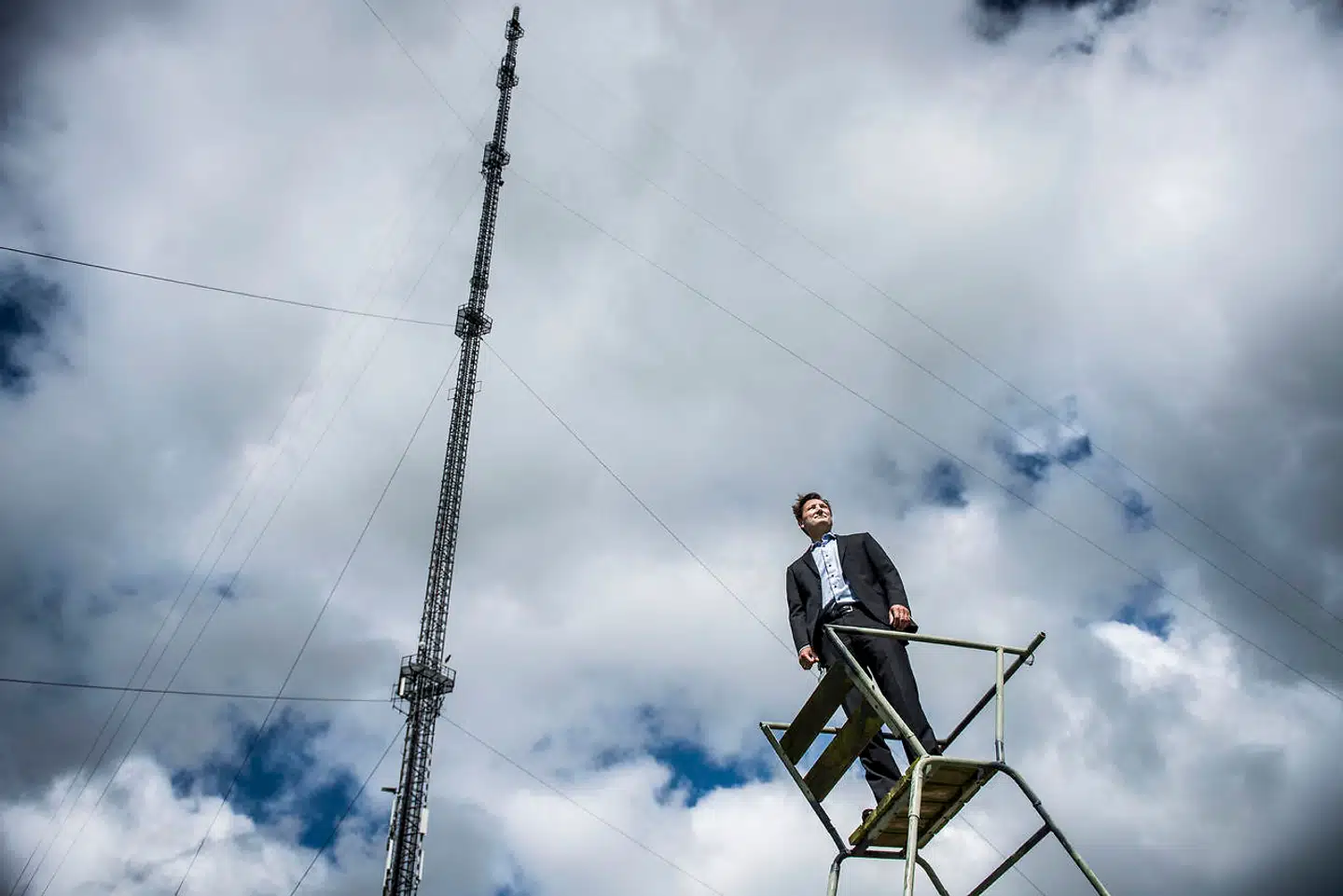 Svenskejede Teracom, som ejer hele det danske TV- og radionet, er i gang med at frasælge TV-selskabet Boxer og kaste sig ind på nye områder. Adm. dir. Martin Løbel viser rundt på TV-mastelokationen i Hove, hvor man nu også opretter datacenter.