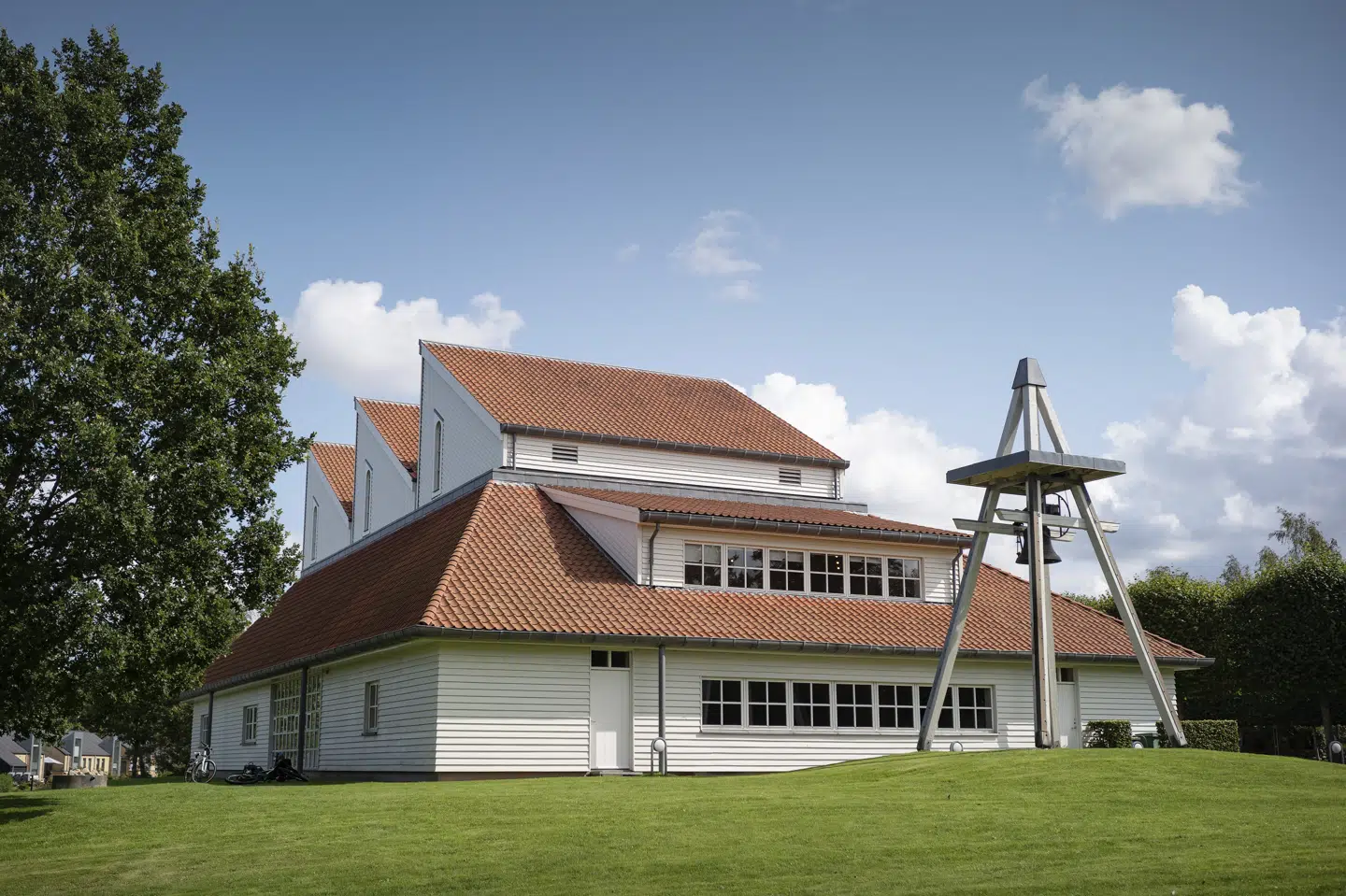 Sejs-Svejbæk Kirke danner ramme om bisættelsen torsdag eftermiddag.