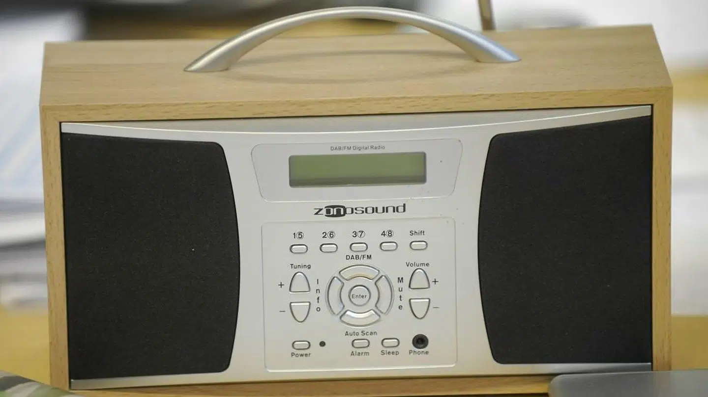 Det kræver en DAB-radio at kunne høre de digitale radiokanaler. Flere af dem sender parallelt på FM-nettet, andre findes kun på DAB-nettet som regionale eller landsdækkende stationer. Arkivfoto: Keld Navntoft, Ritzau Scanpix