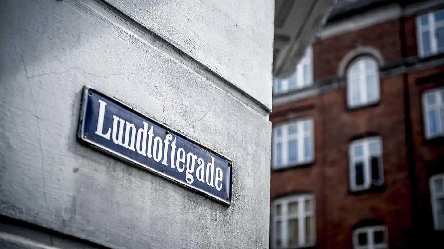 I det almene boligbyggeri Lundtoftegade i netop Lundtoftegade på Nørrebro i København er der i dag godt 1.500 beboere.