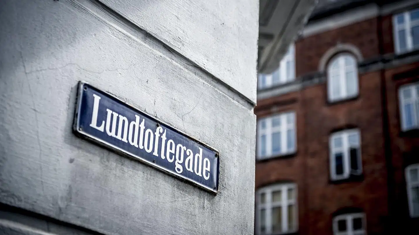 I det almene boligbyggeri Lundtoftegade i netop Lundtoftegade på Nørrebro i København er der i dag godt 1.500 beboere.